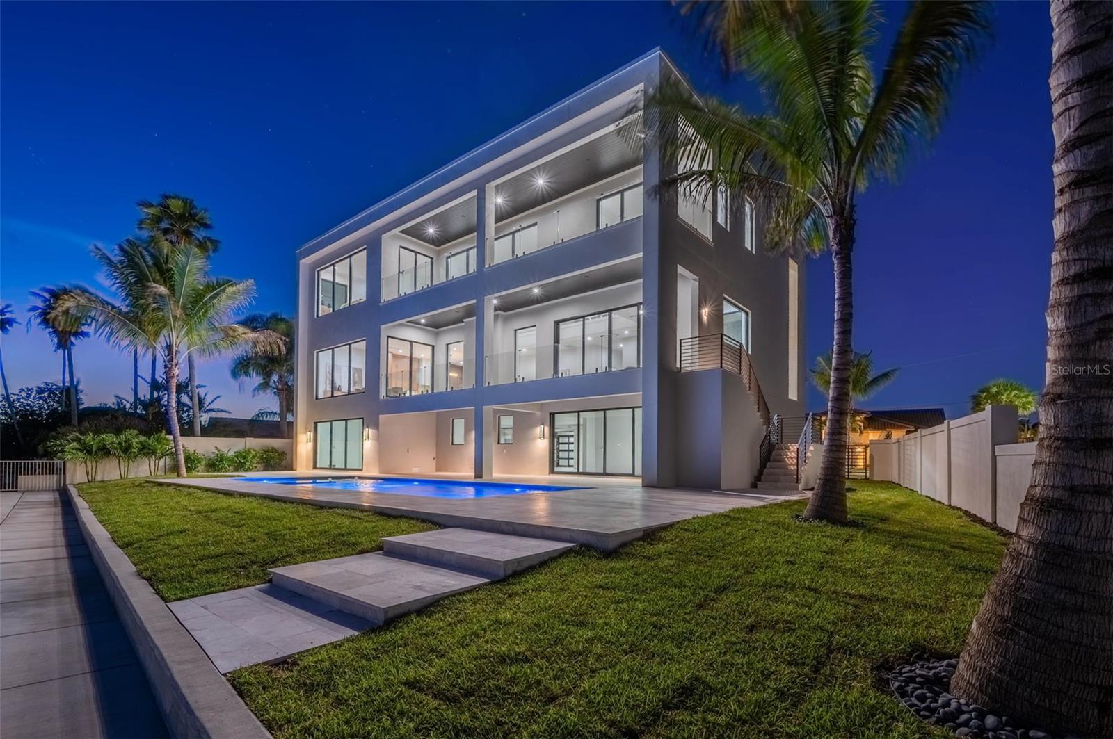 236 HOWARD DR, BELLEAIR BEACH, FL, 33786