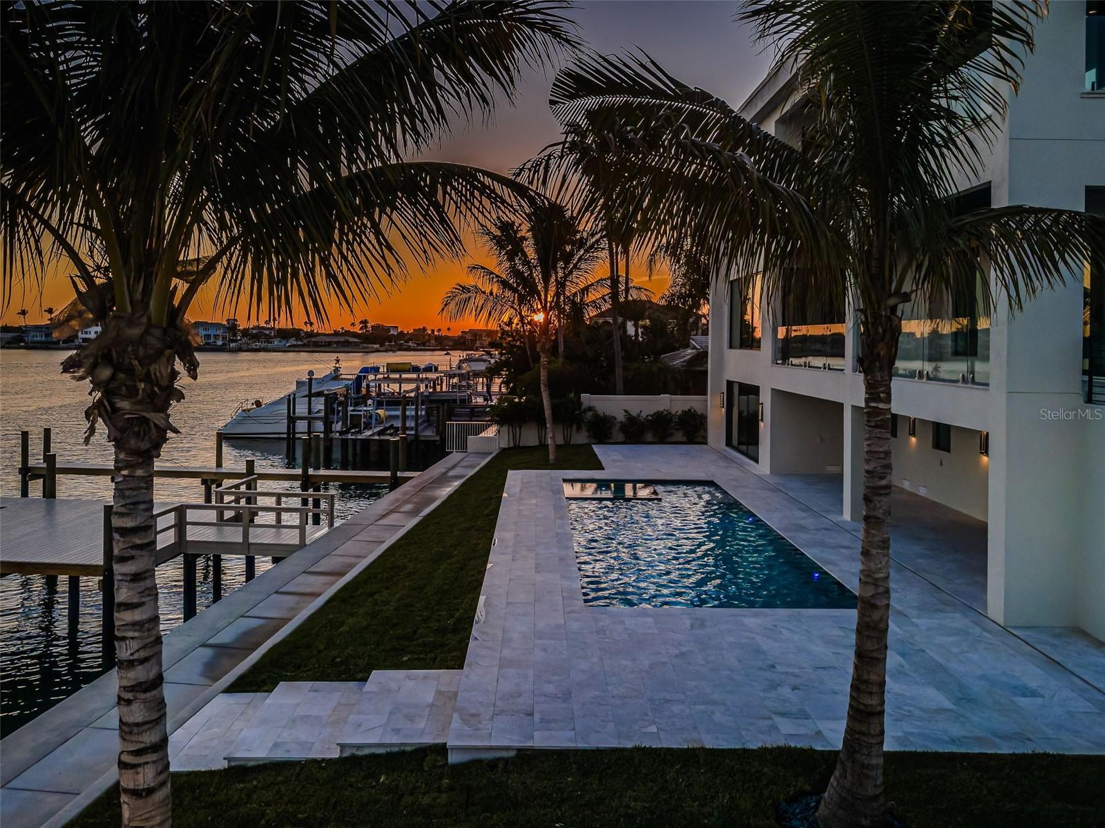 236 HOWARD DR, BELLEAIR BEACH, FL, 33786