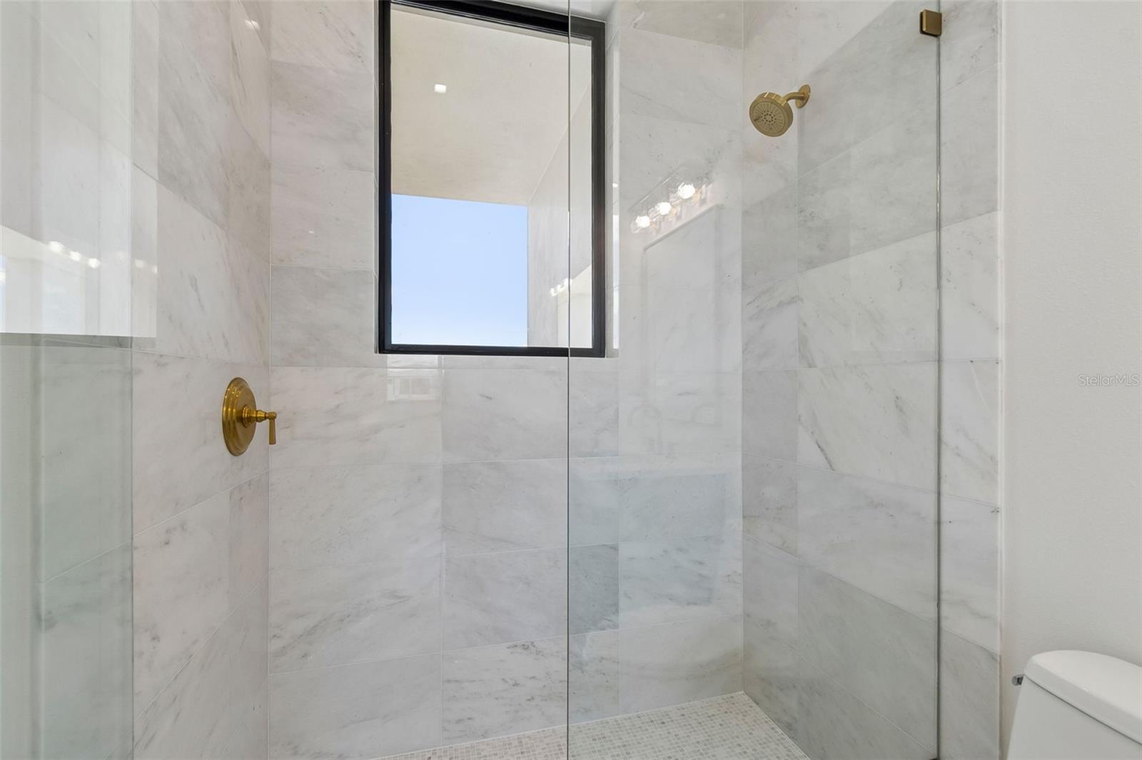 236 HOWARD DR, BELLEAIR BEACH, FL, 33786