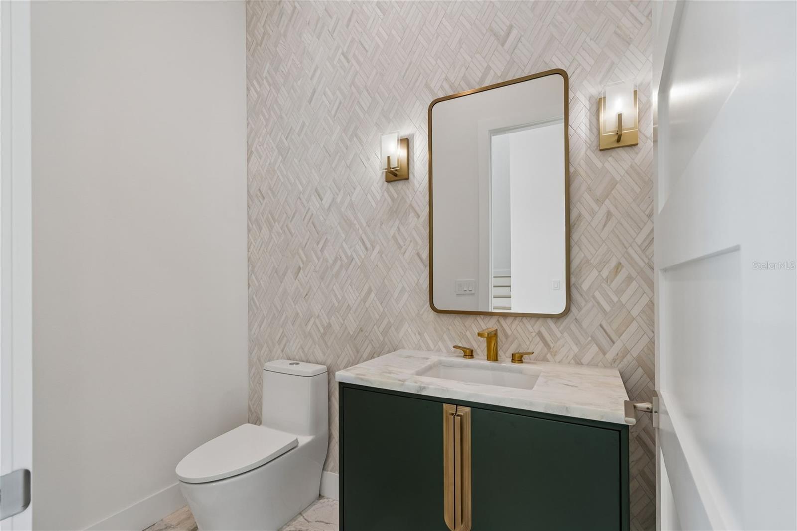 236 HOWARD DR, BELLEAIR BEACH, FL, 33786