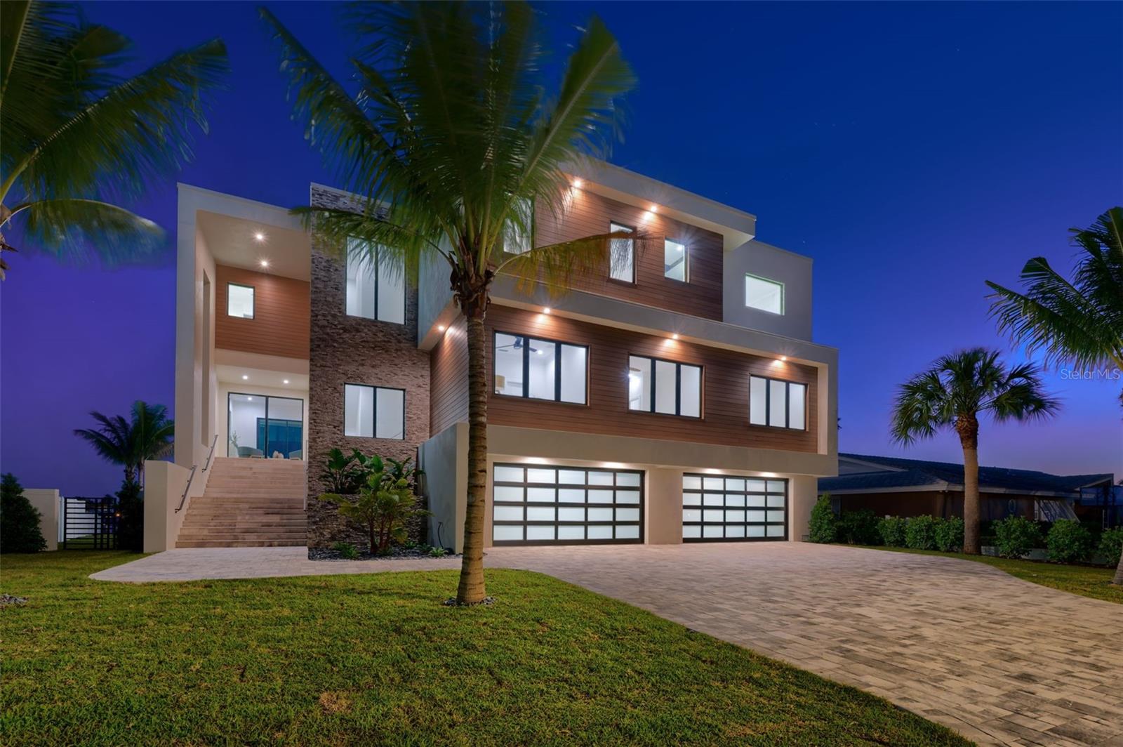 236 HOWARD DR, BELLEAIR BEACH, FL, 33786