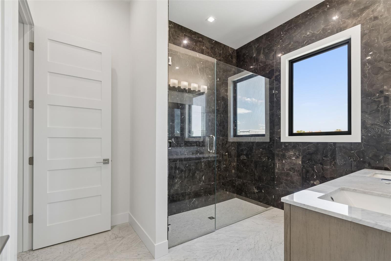 236 HOWARD DR, BELLEAIR BEACH, FL, 33786