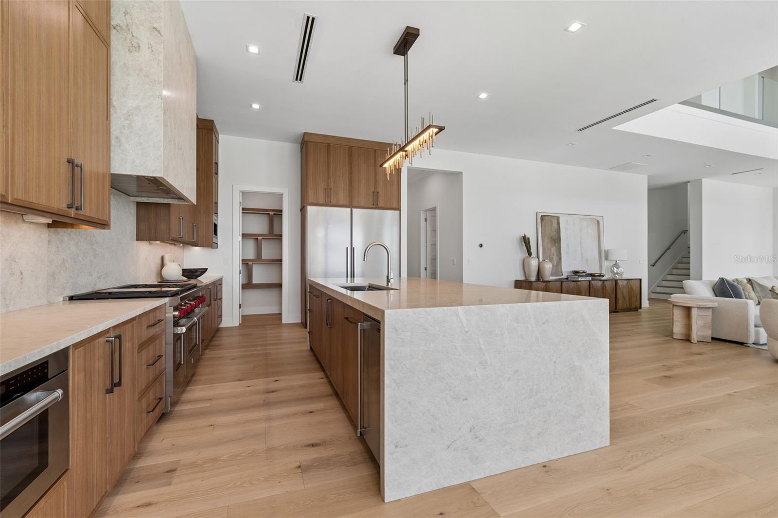 236 HOWARD DR, BELLEAIR BEACH, FL, 33786