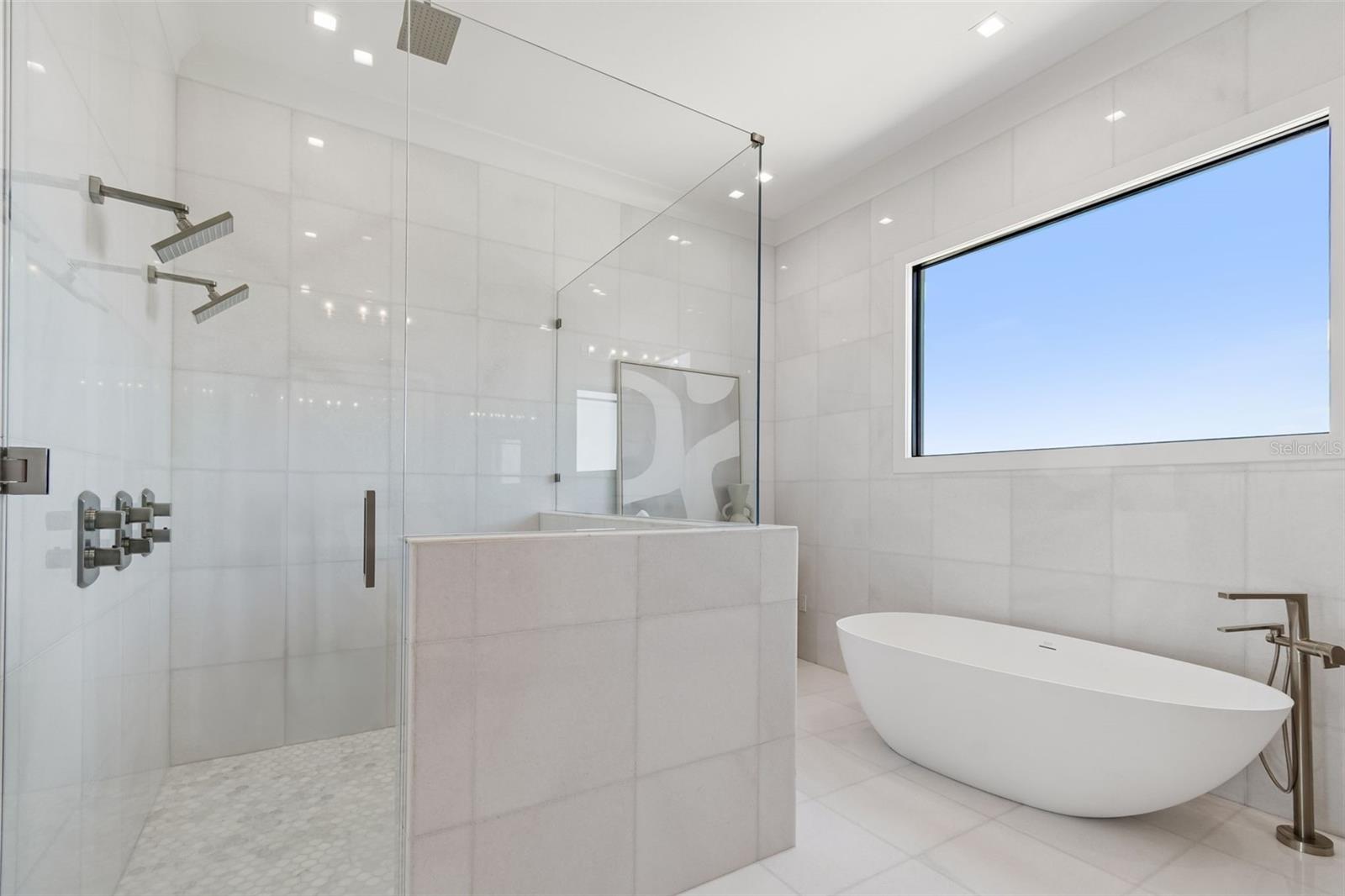 236 HOWARD DR, BELLEAIR BEACH, FL, 33786