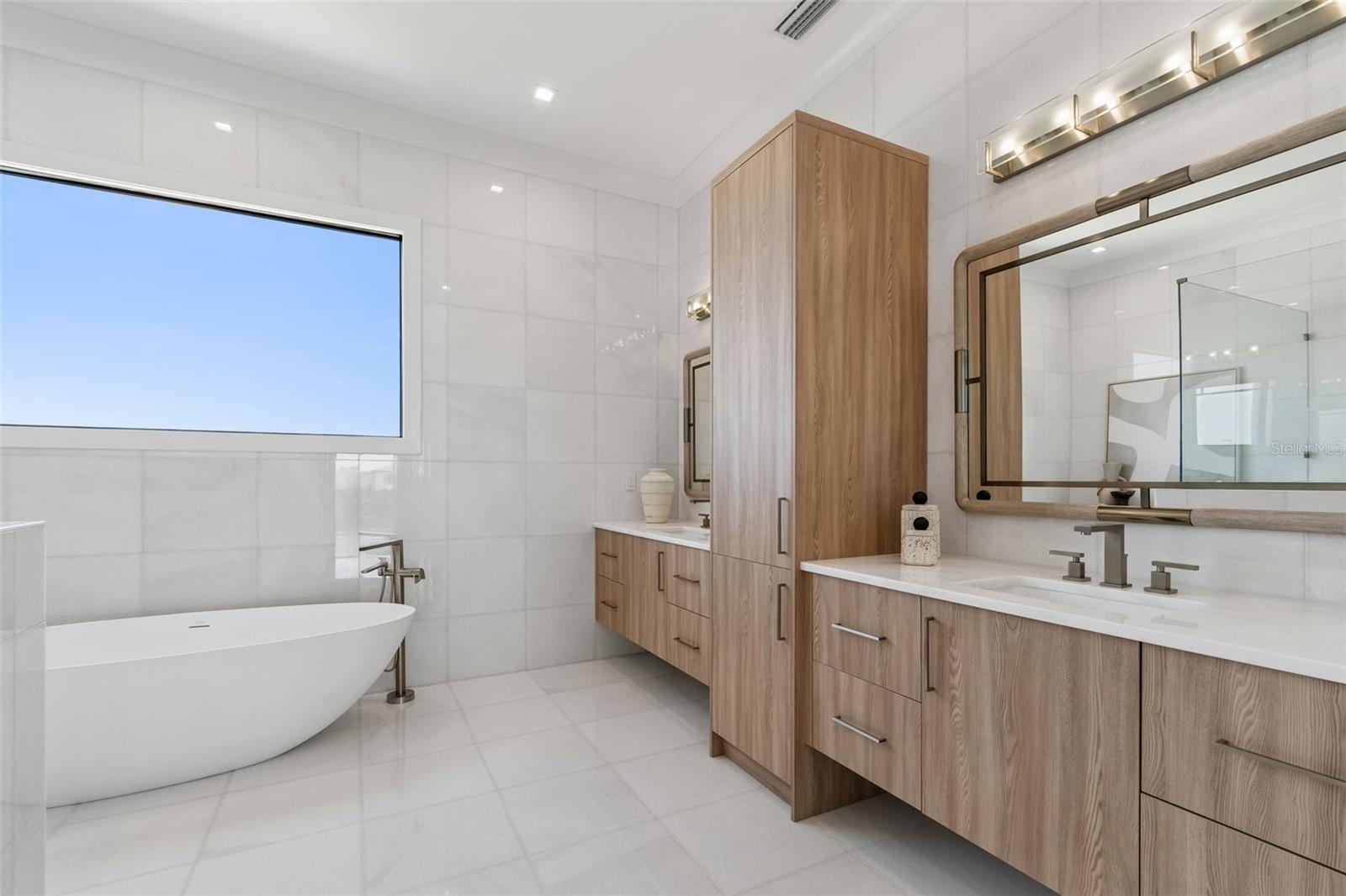 236 HOWARD DR, BELLEAIR BEACH, FL, 33786