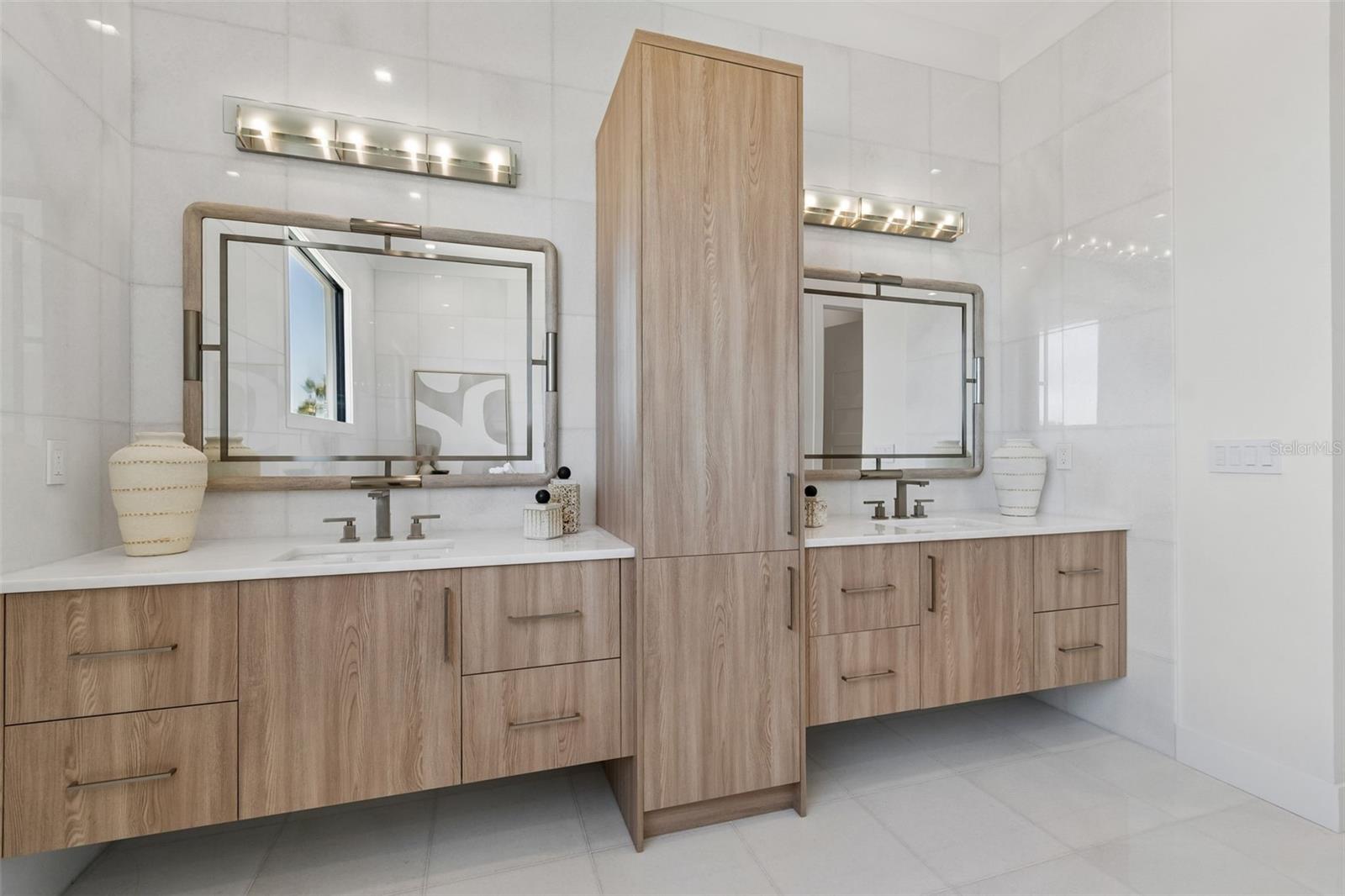 236 HOWARD DR, BELLEAIR BEACH, FL, 33786