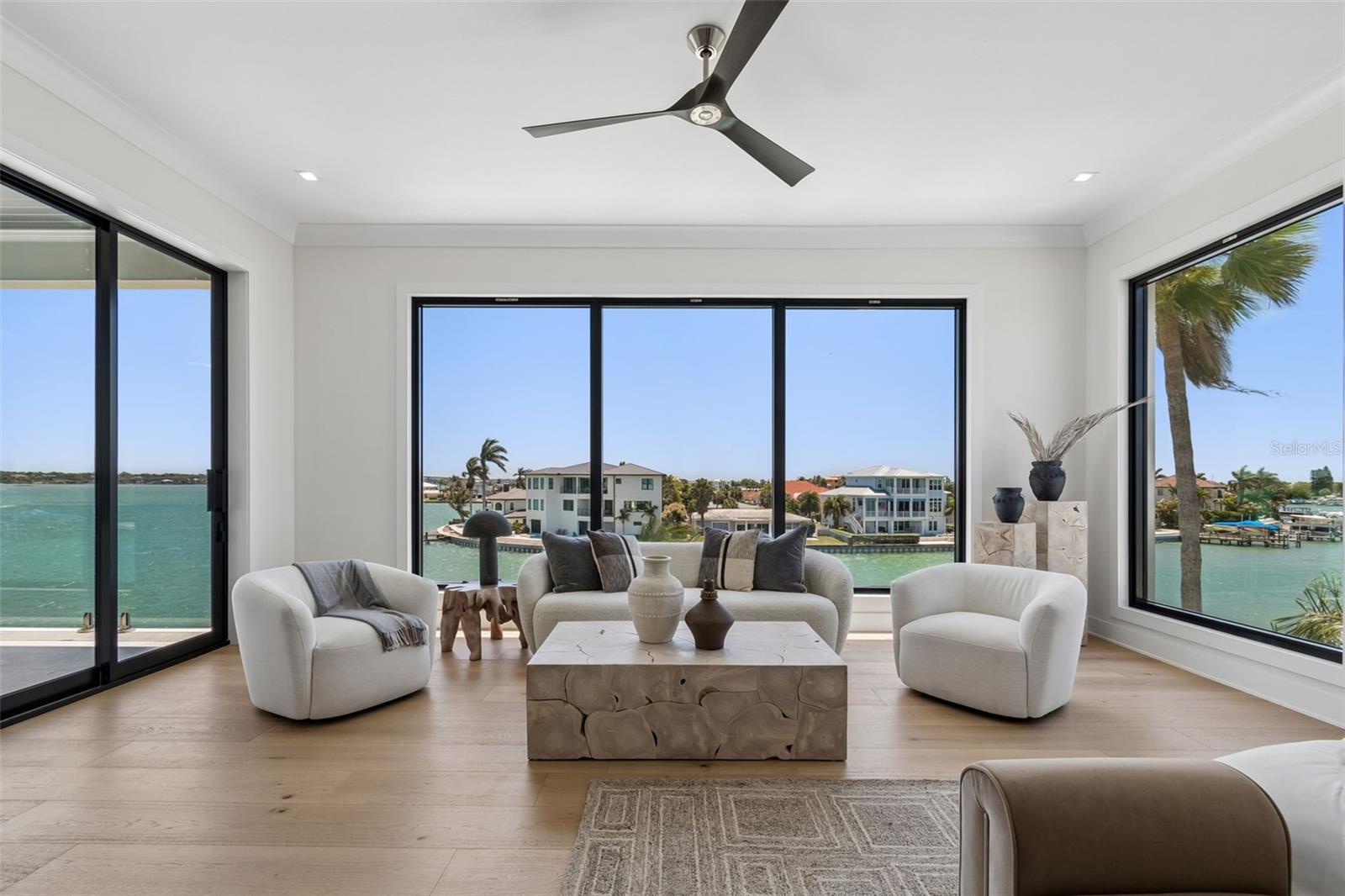 236 HOWARD DR, BELLEAIR BEACH, FL, 33786