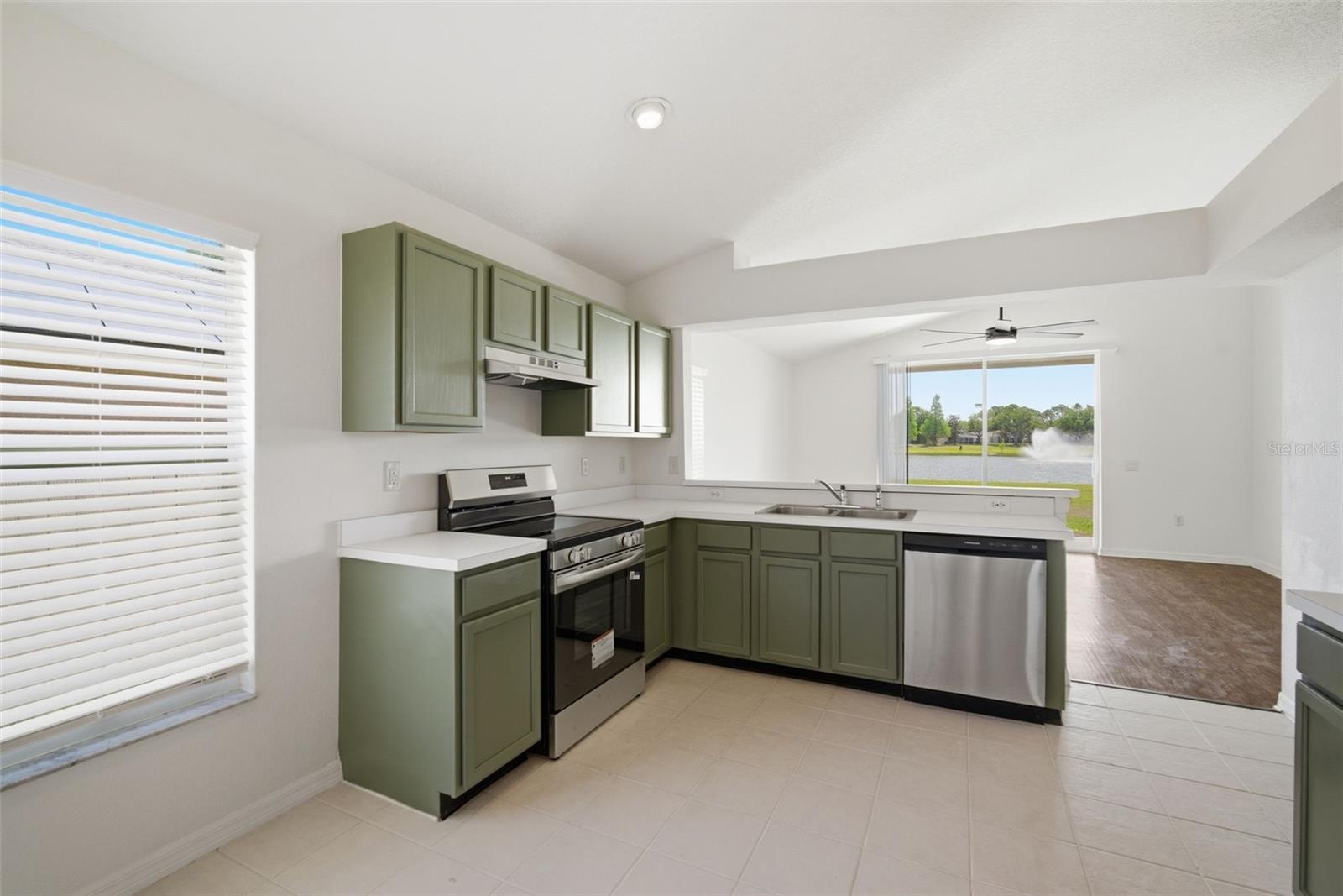 12501 LAKE VISTA DR, GIBSONTON, FL, 33534