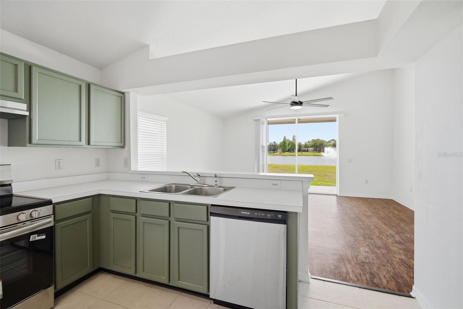 12501 LAKE VISTA DR, GIBSONTON, FL, 33534