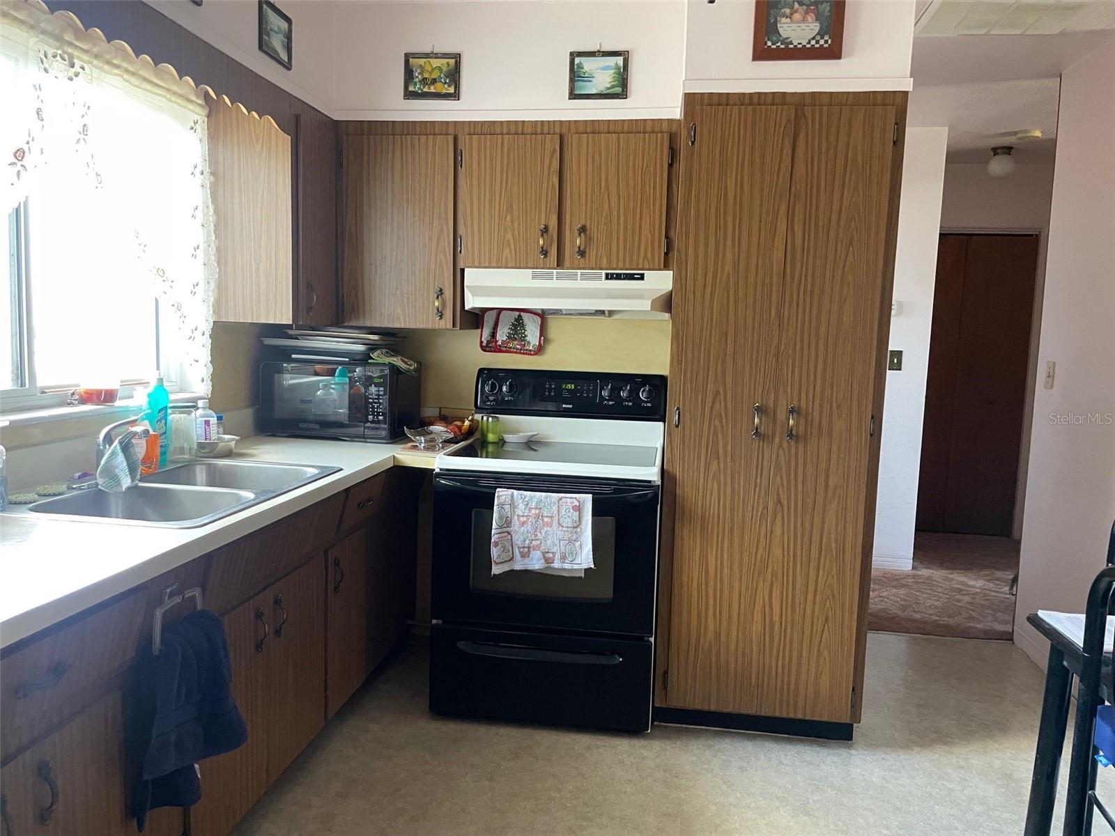 5833 MCKEE LAKE DR N, ST PETERSBURG, FL, 33709