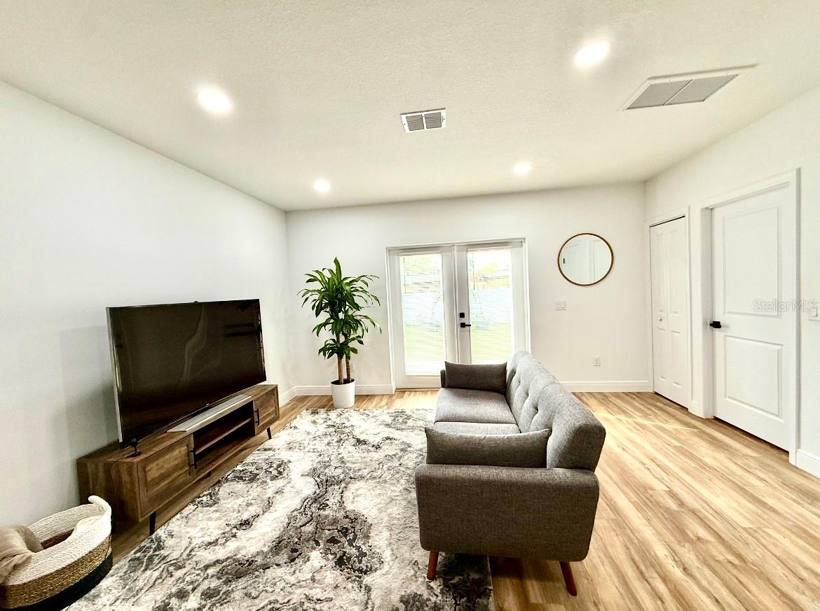 8108 N GREENWOOD AVE, TAMPA, FL, 33604