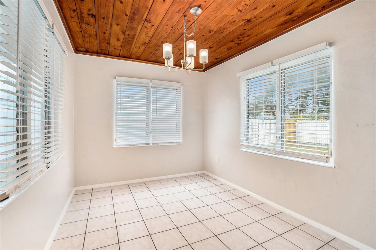 5305 WHITEWAY DR, TEMPLE TERRACE, FL, 33617