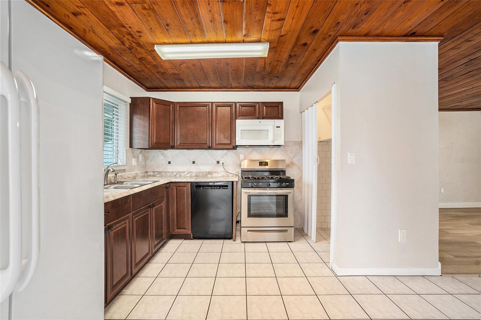 5305 WHITEWAY DR, TEMPLE TERRACE, FL, 33617