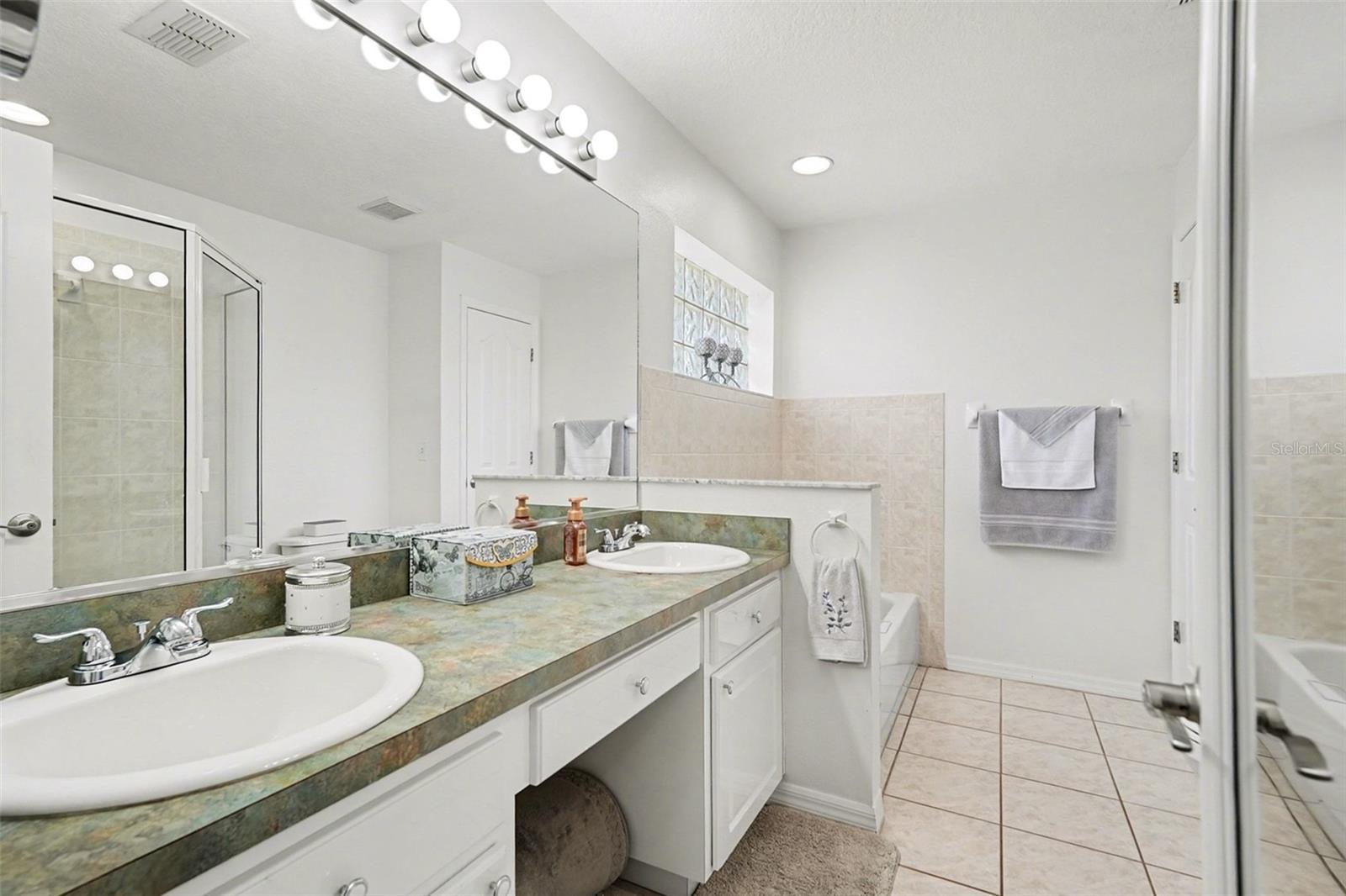 2333 TOWERING OAKS CIR, SEFFNER, FL, 33584