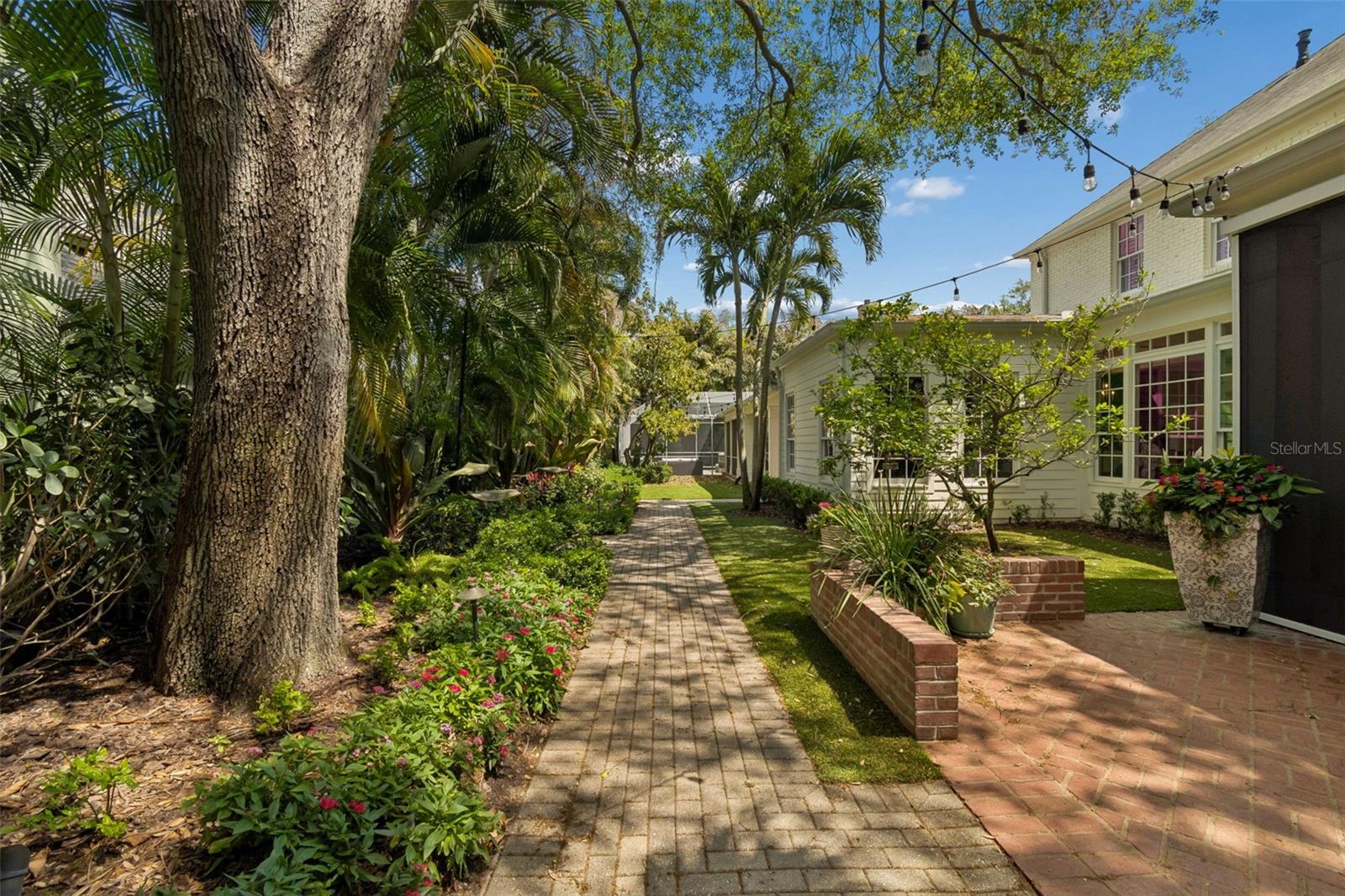 3011 W HAWTHORNE RD, TAMPA, FL, 33611