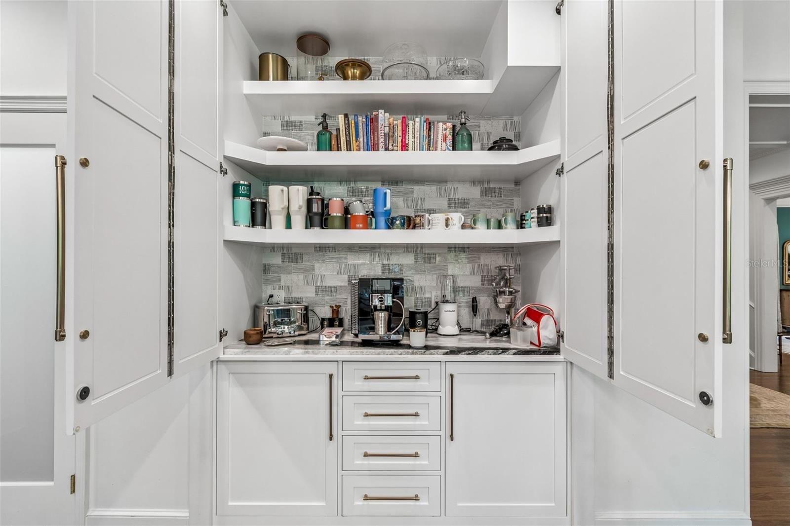 3011 W HAWTHORNE RD, TAMPA, FL, 33611