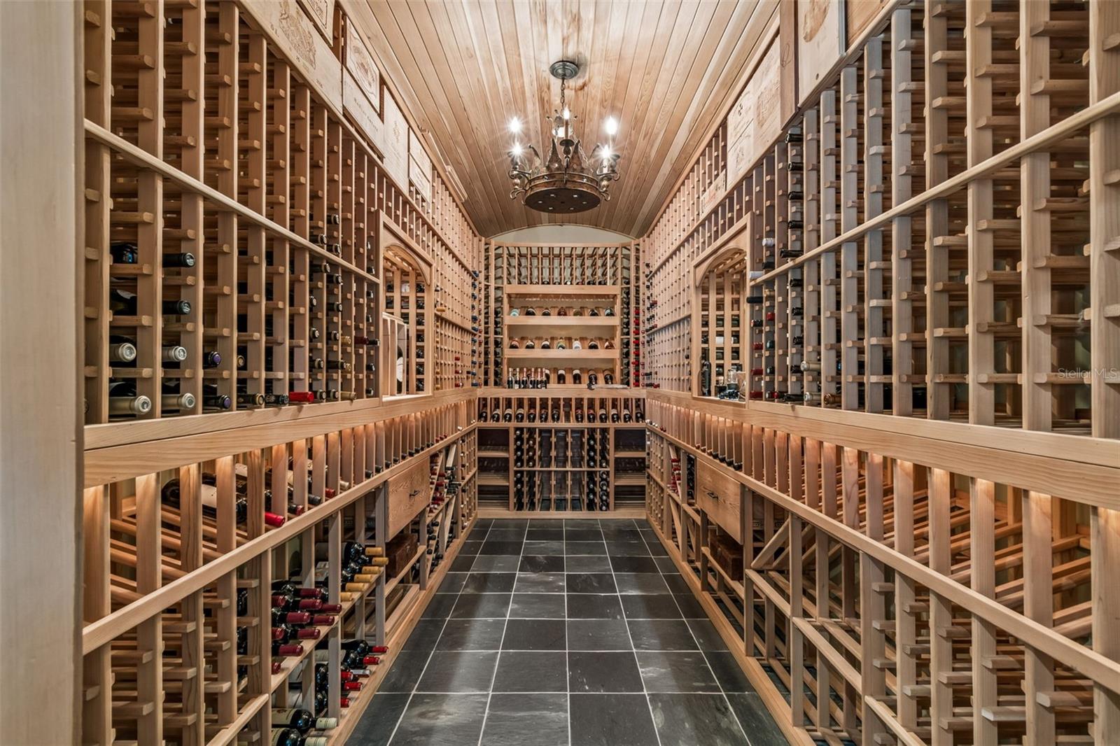 3011 W HAWTHORNE RD, TAMPA, FL, 33611