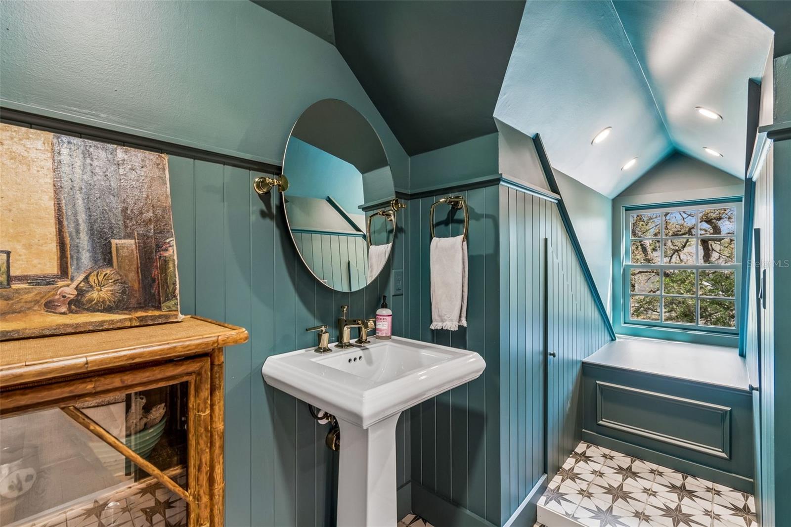 3011 W HAWTHORNE RD, TAMPA, FL, 33611