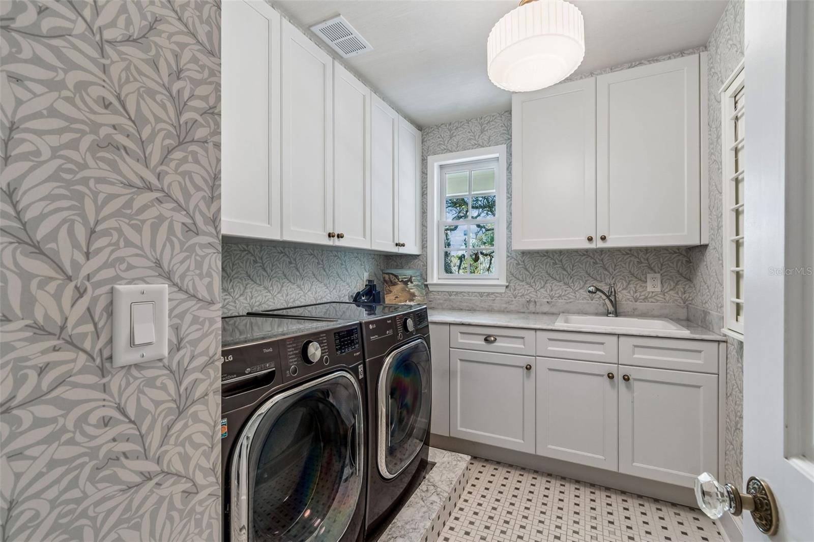 3011 W HAWTHORNE RD, TAMPA, FL, 33611