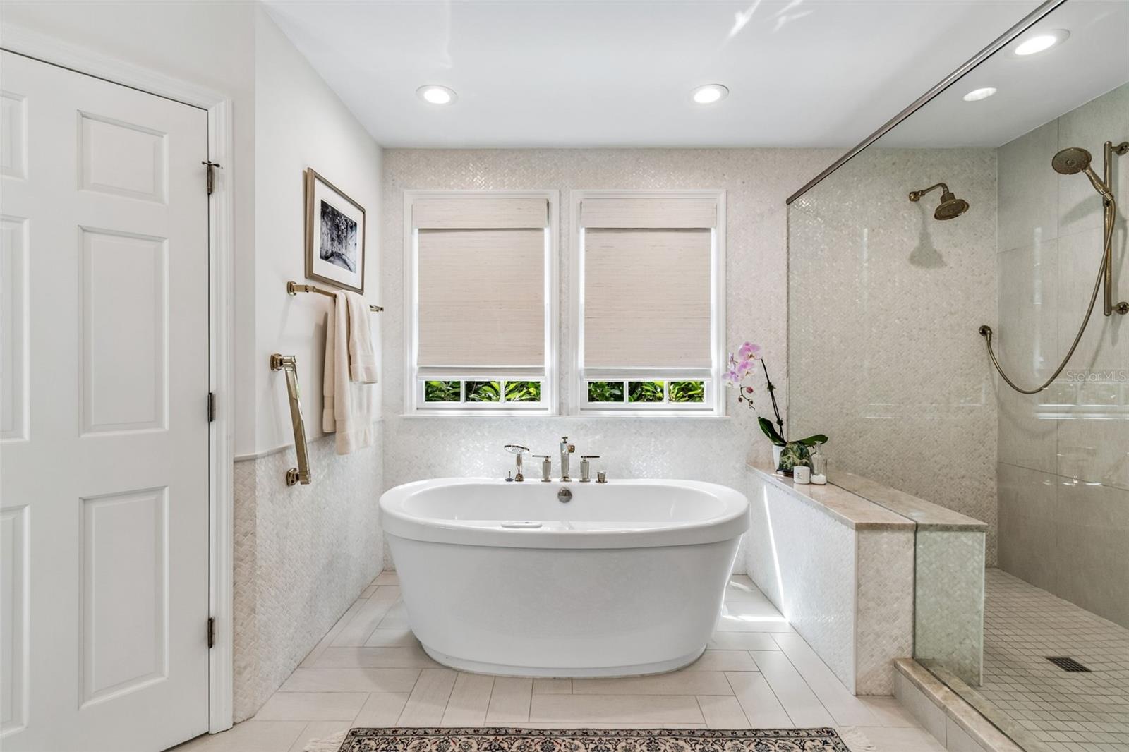 3011 W HAWTHORNE RD, TAMPA, FL, 33611