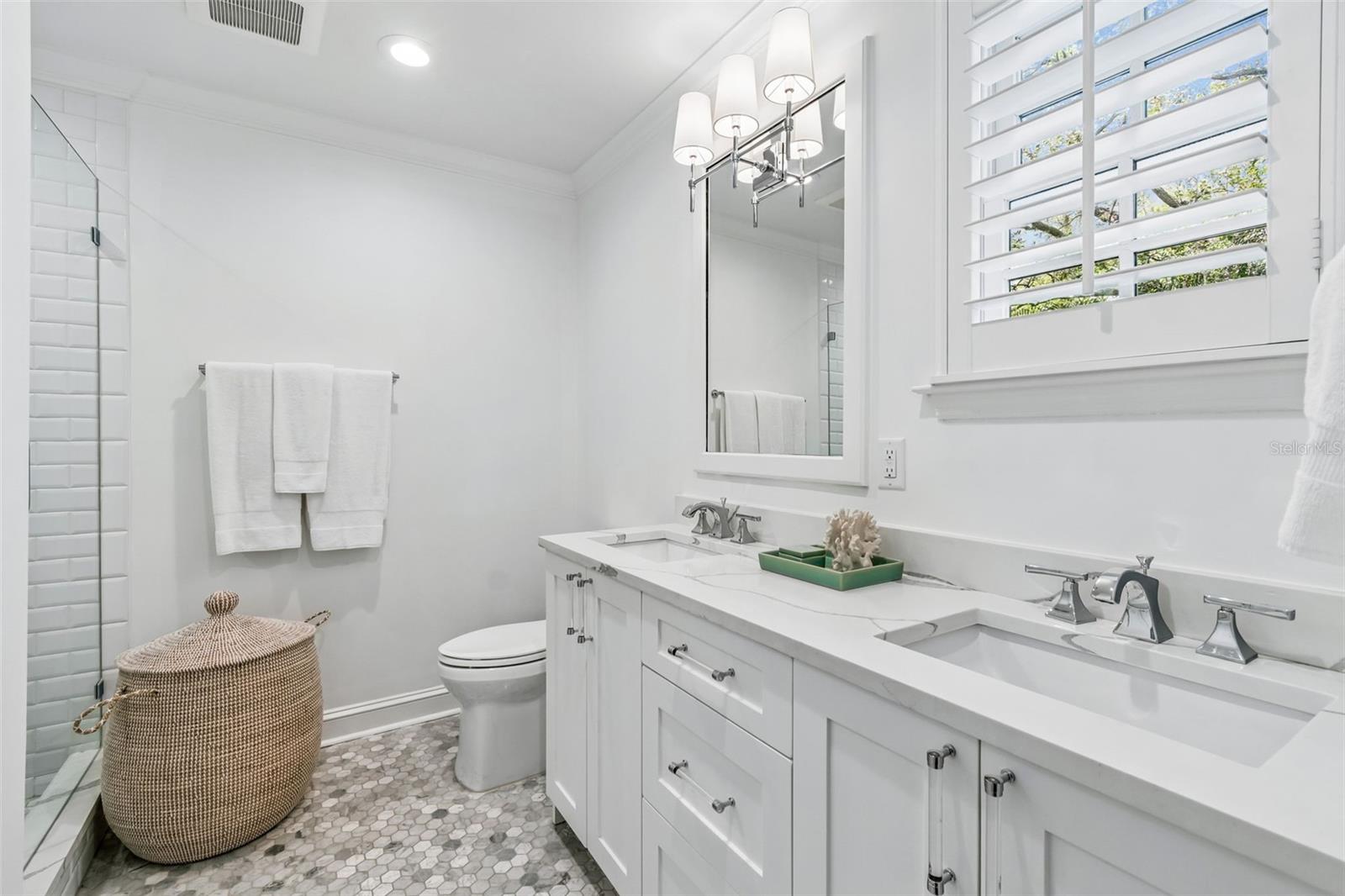 3011 W HAWTHORNE RD, TAMPA, FL, 33611