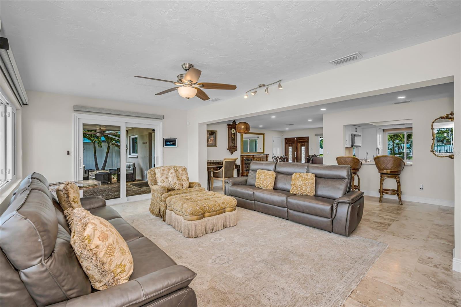 11800 7TH ST E, TREASURE ISLAND, FL, 33706