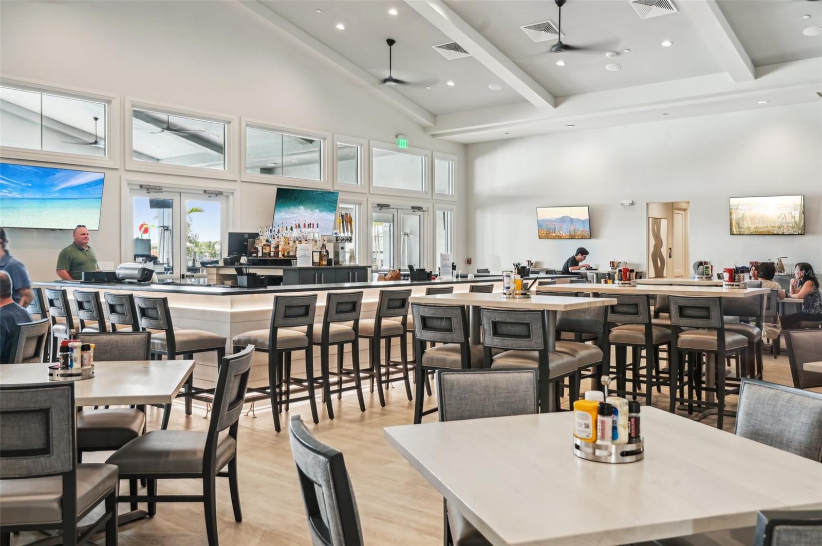 16309 TRADEWIND TER, LAKEWOOD RANCH, FL, 34211