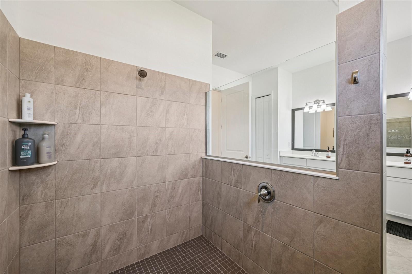 16309 TRADEWIND TER, LAKEWOOD RANCH, FL, 34211