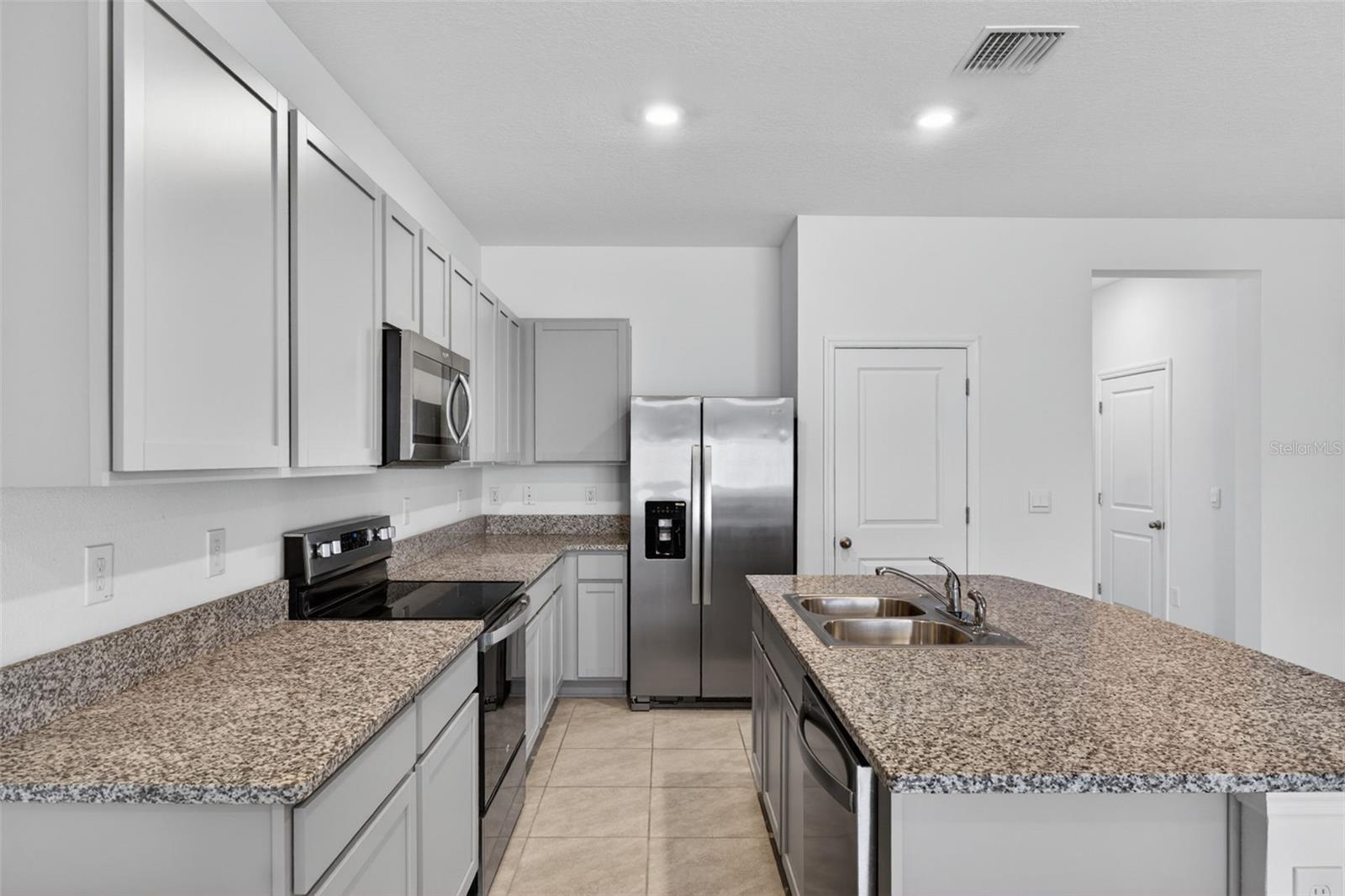 33105 MAJOR OAK DR, WESLEY CHAPEL, FL, 33545