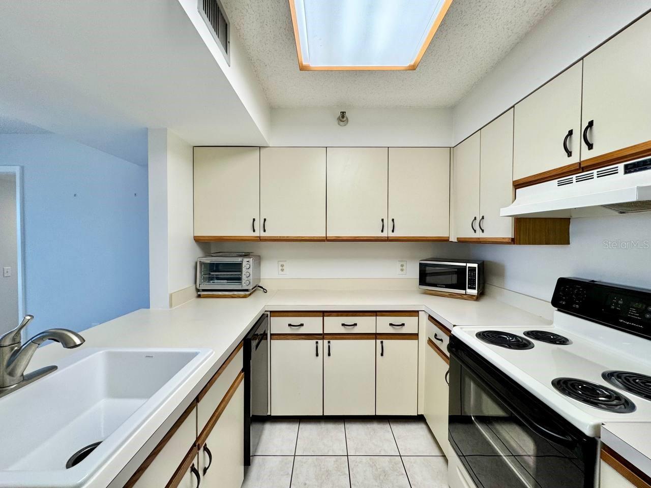 2333 FEATHER SOUND DR #B503, CLEARWATER, FL, 33762