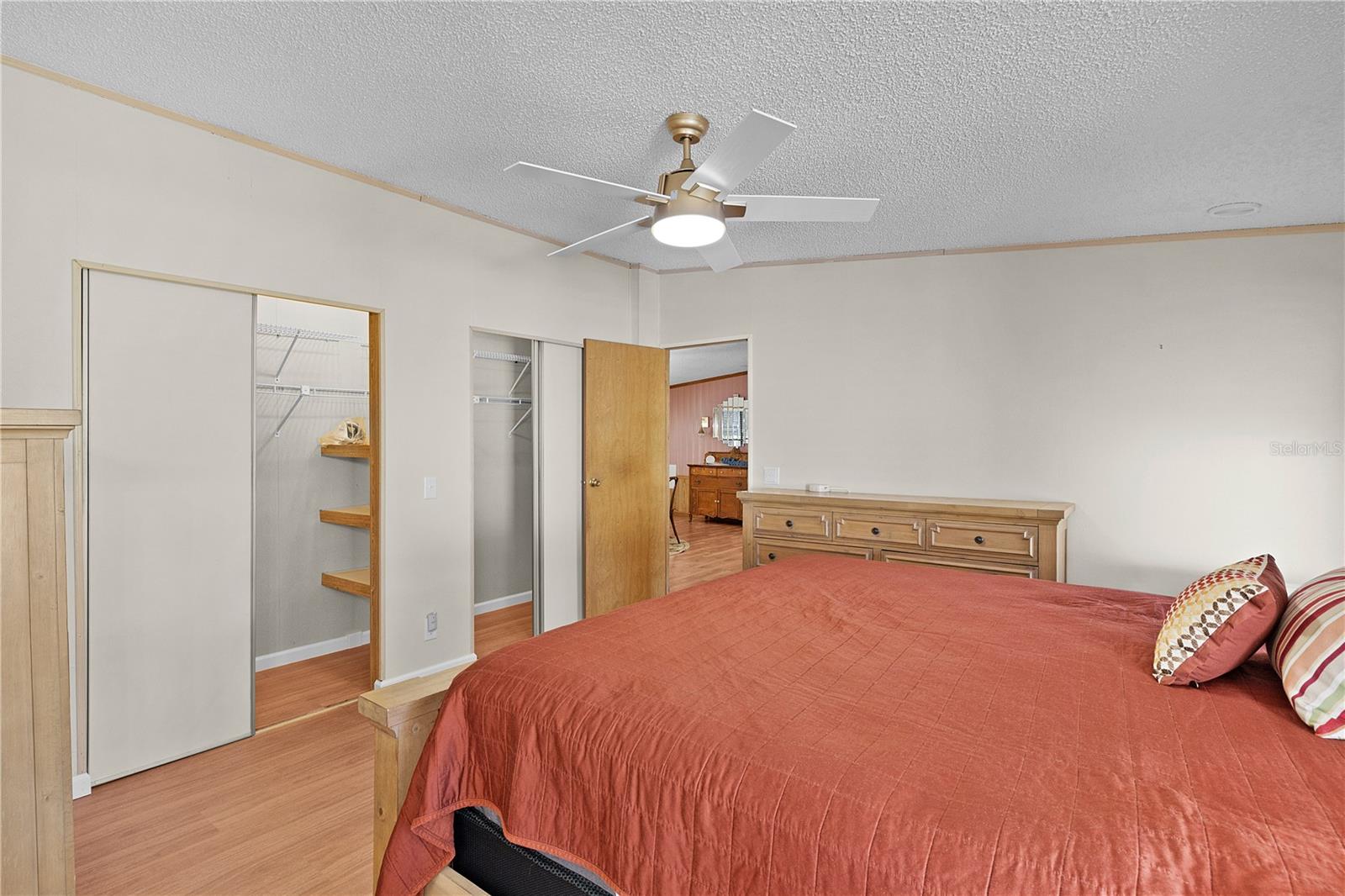 13904 COUNTY ROAD 109D, LADY LAKE, FL, 32159