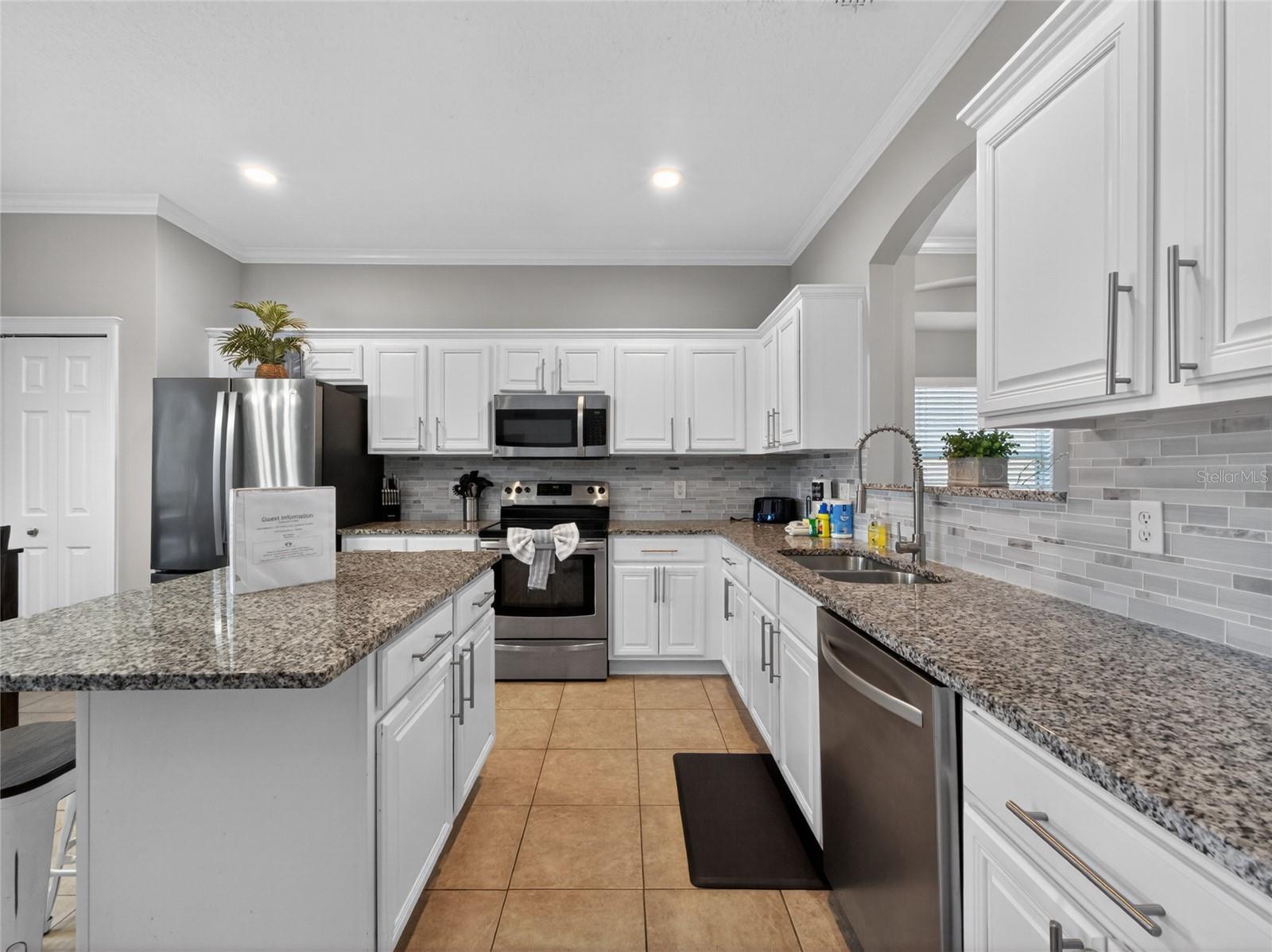 242 SOLANA CIR, DAVENPORT, FL, 33897