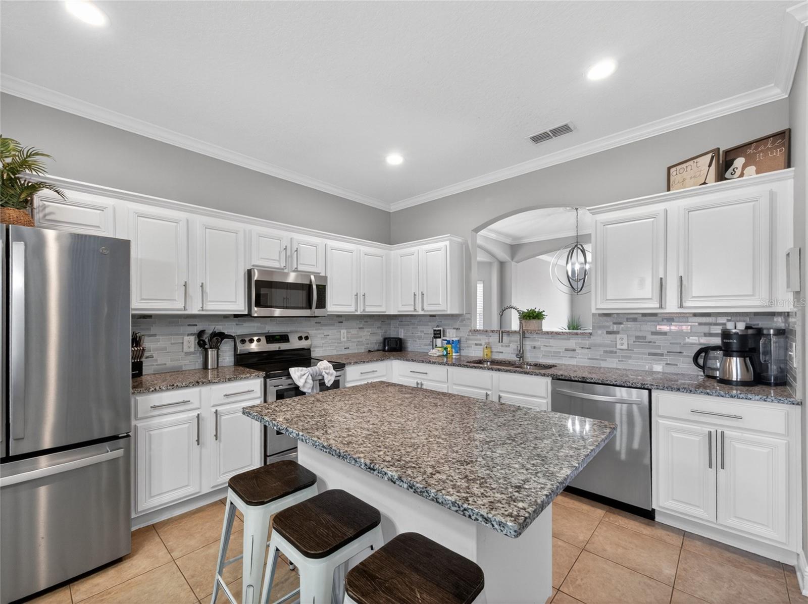 242 SOLANA CIR, DAVENPORT, FL, 33897