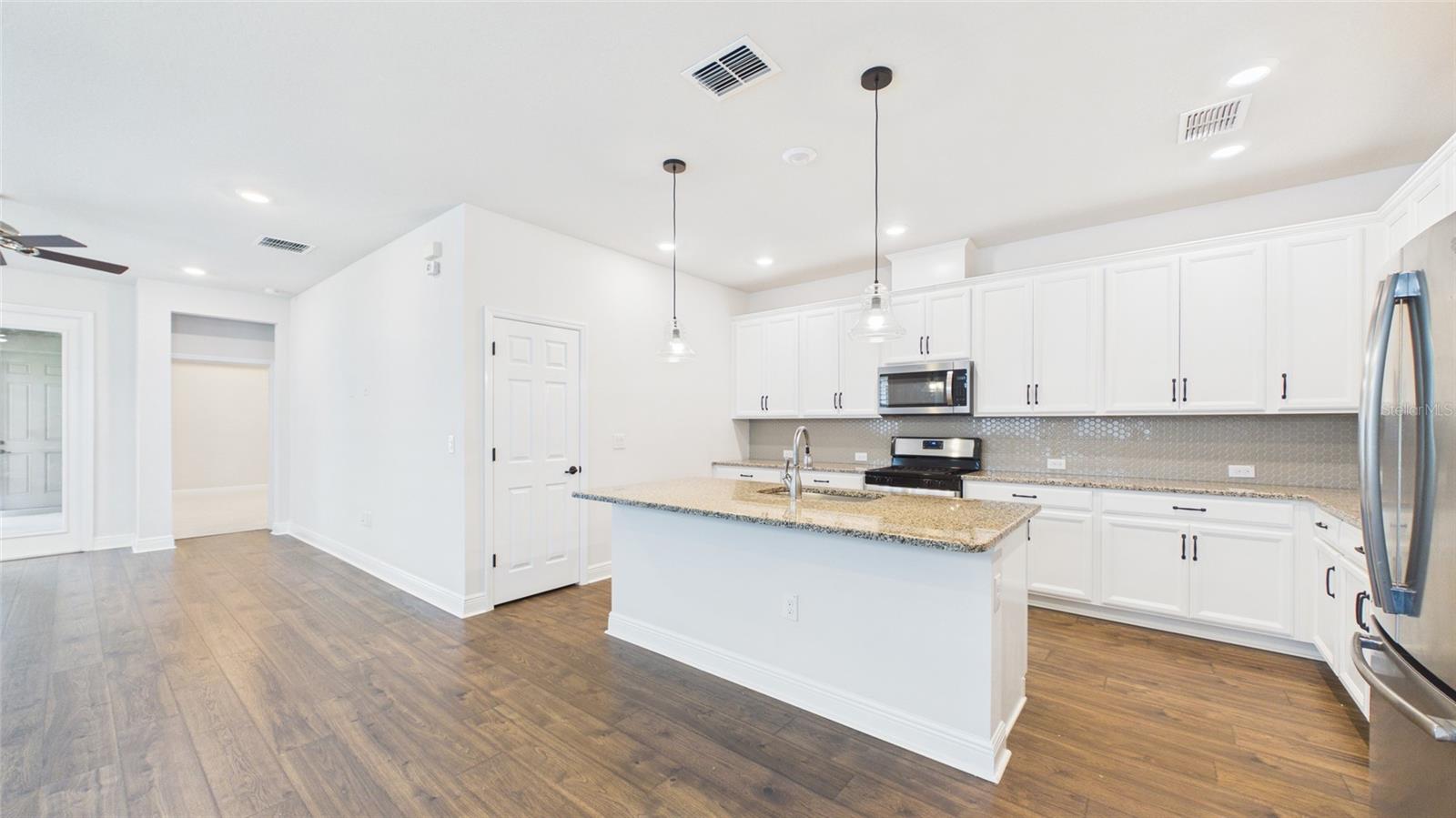 13890 KINGFISHER GLEN DR, LITHIA, FL, 33547