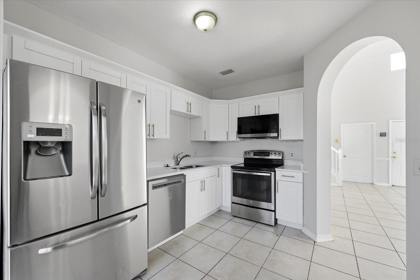 8123 CANTERBURY LAKE BLVD, TAMPA, FL, 33619