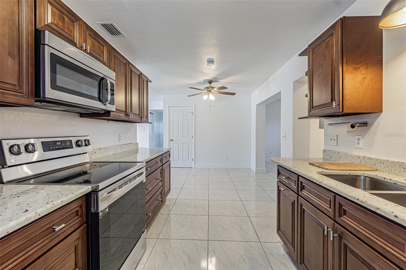 5617 HALIFAX DR, TAMPA, FL, 33615