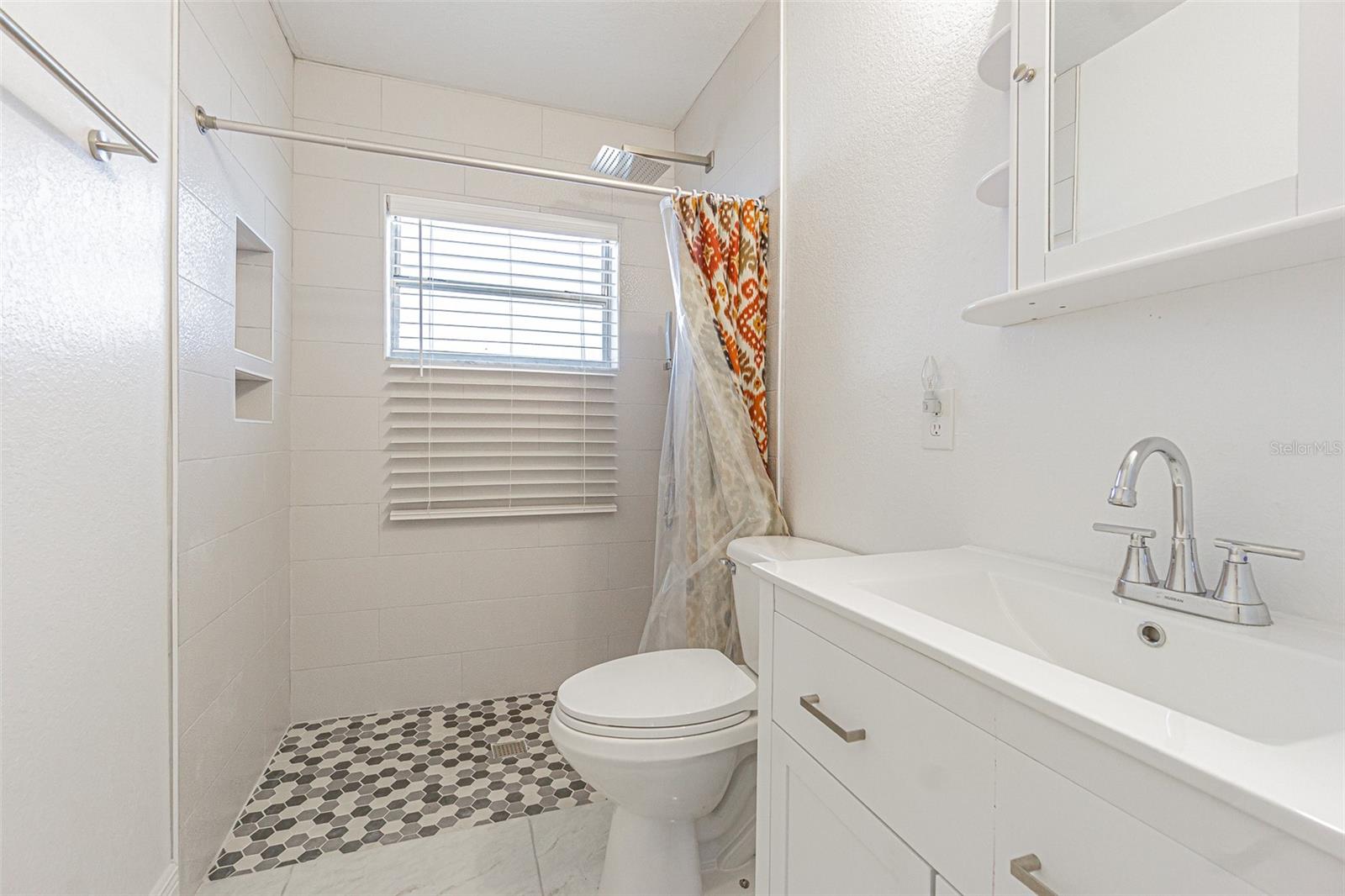 5617 HALIFAX DR, TAMPA, FL, 33615