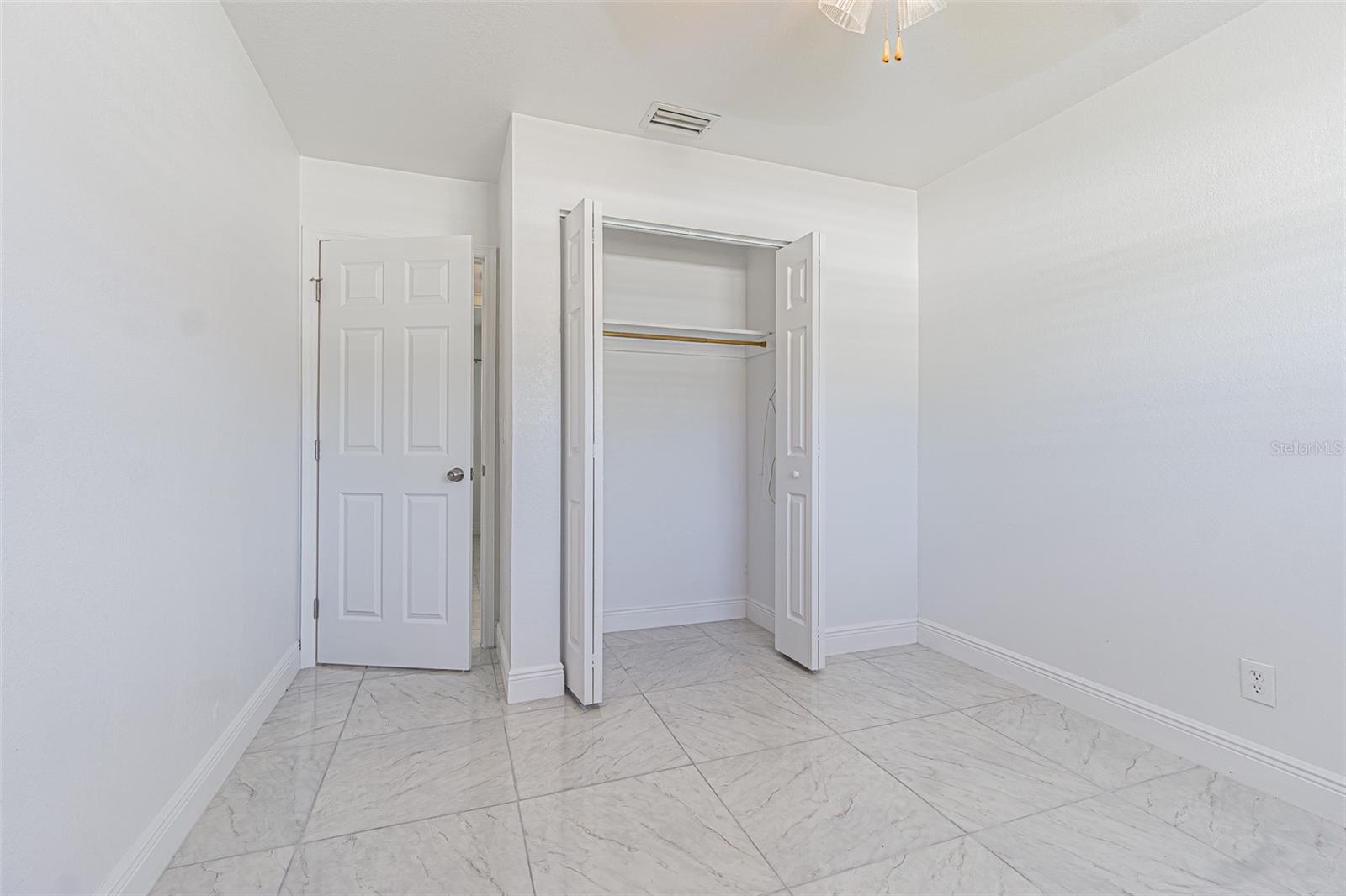 5617 HALIFAX DR, TAMPA, FL, 33615