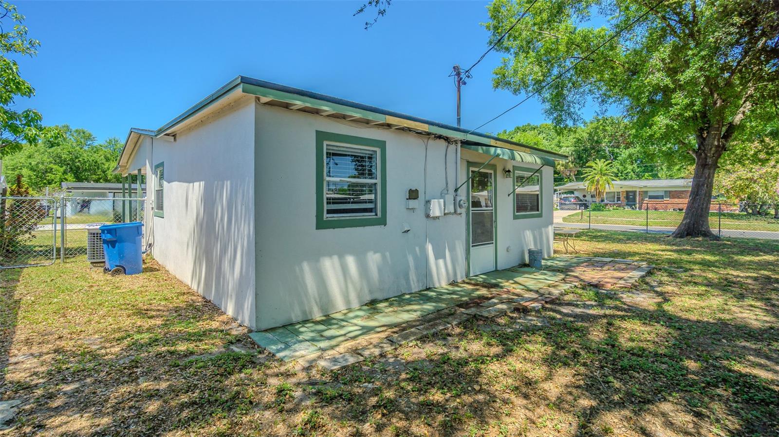 5617 HALIFAX DR, TAMPA, FL, 33615