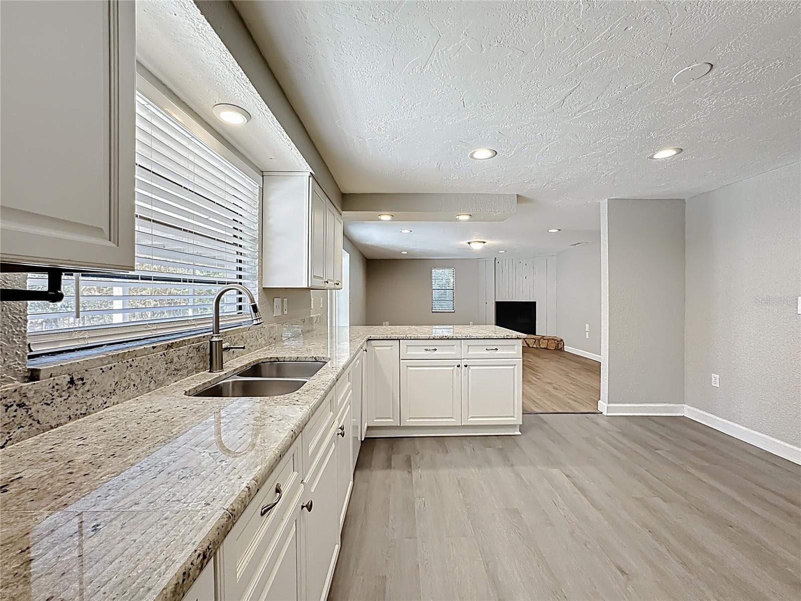 2144 OAK TER, SARASOTA, FL, 34231