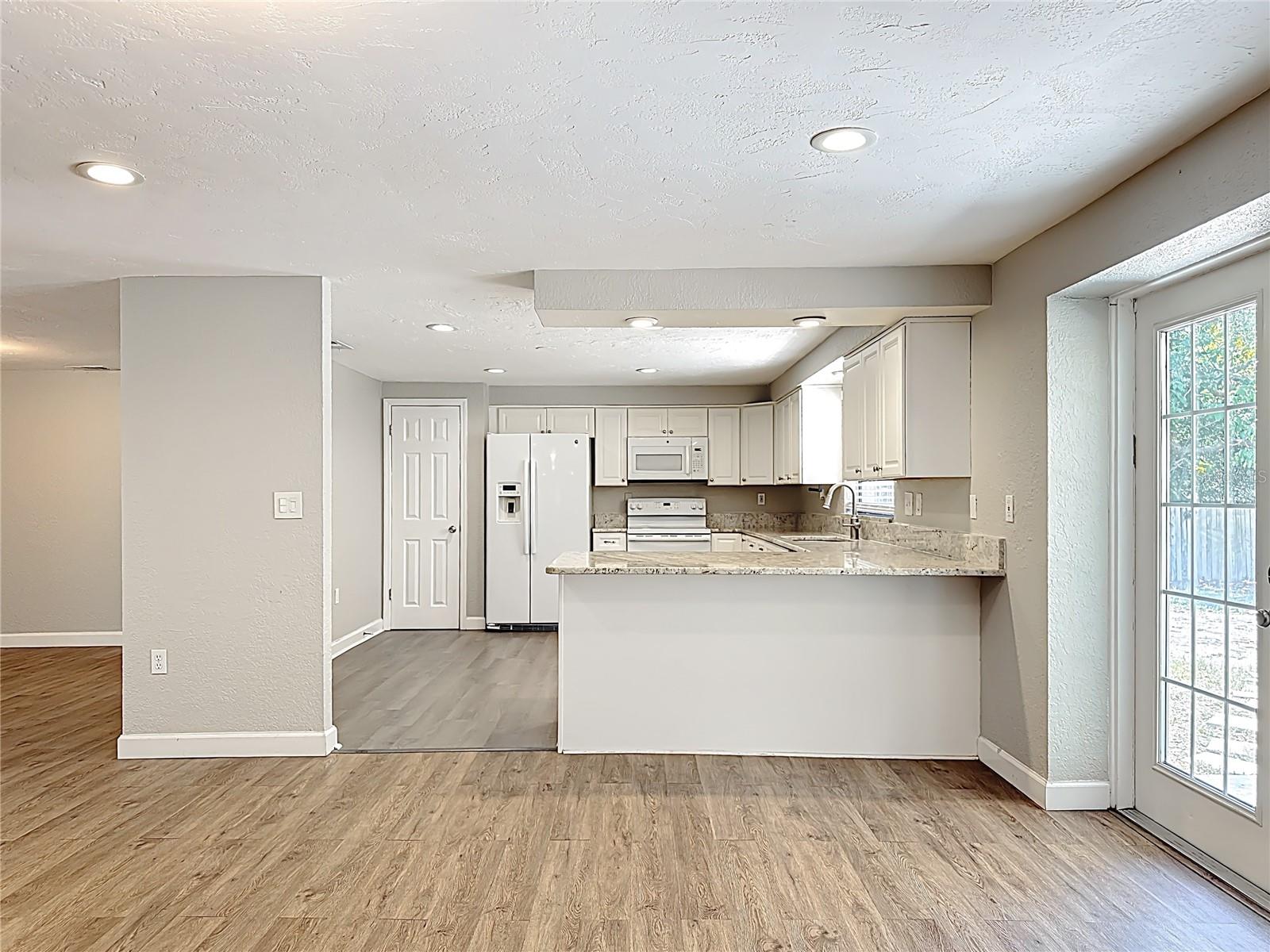 2144 OAK TER, SARASOTA, FL, 34231