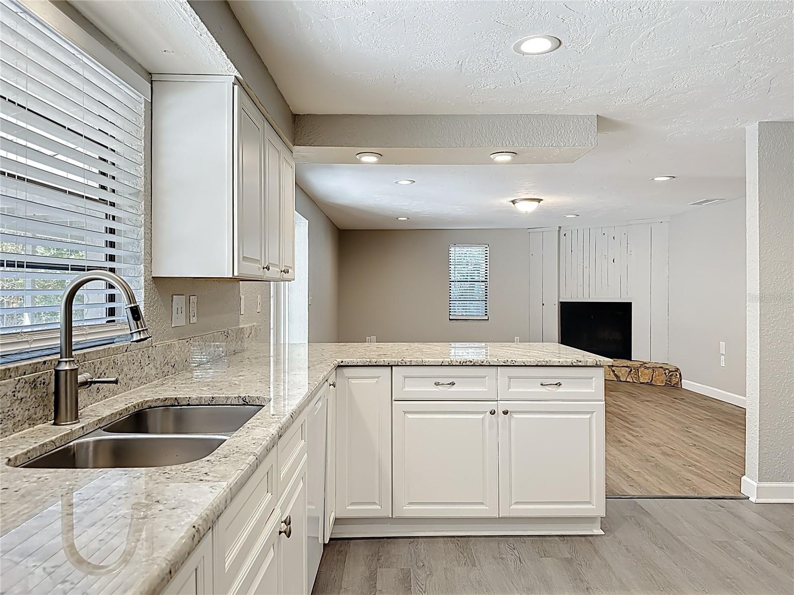 2144 OAK TER, SARASOTA, FL, 34231