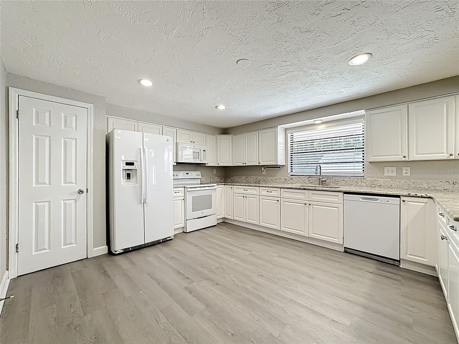 2144 OAK TER, SARASOTA, FL, 34231