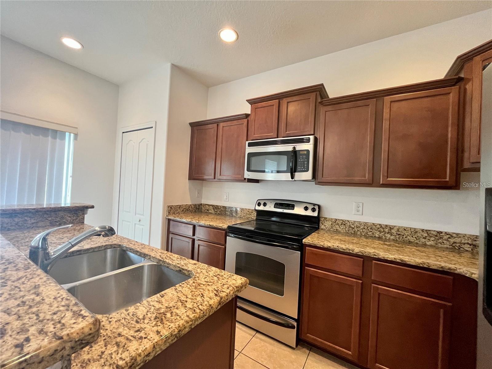 10935 SAVANNAH LANDING CIR, ORLANDO, FL, 32832