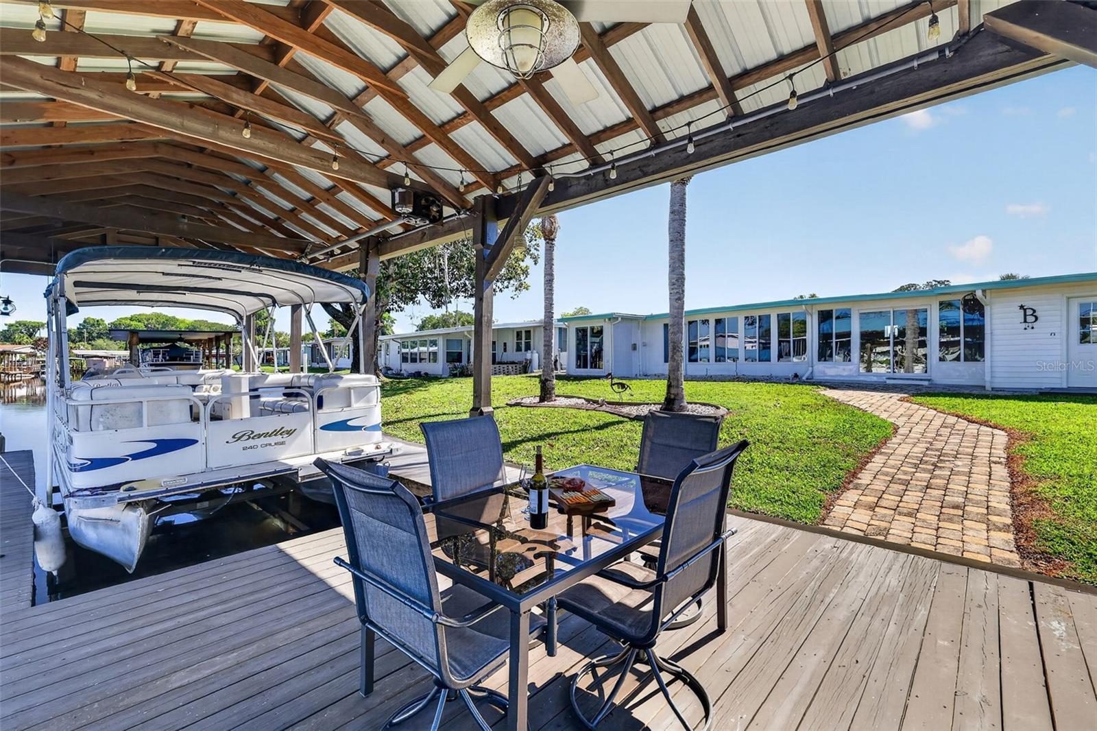 1015 SOUTHLAND DR, TAVARES, FL, 32778