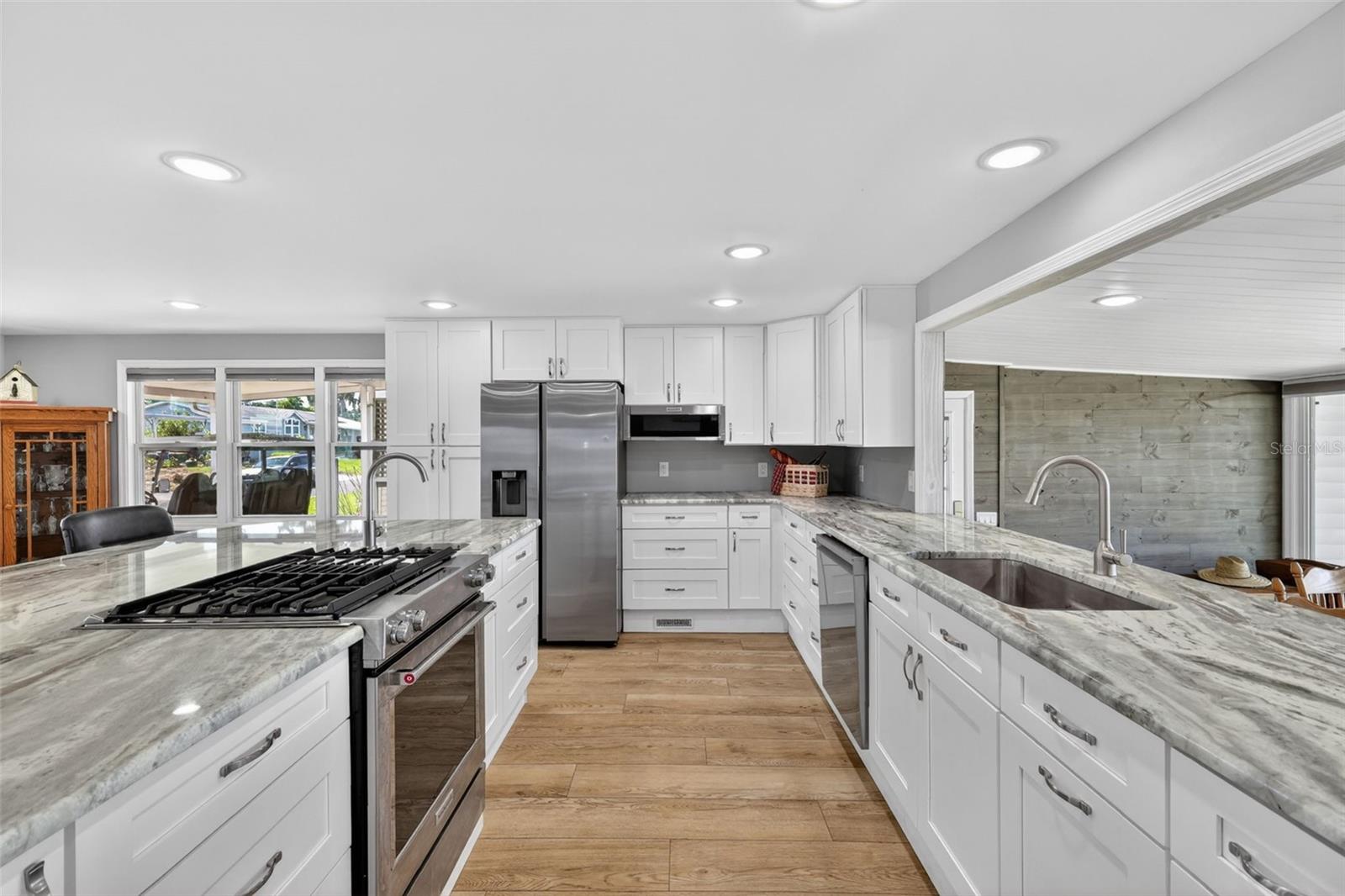 1015 SOUTHLAND DR, TAVARES, FL, 32778