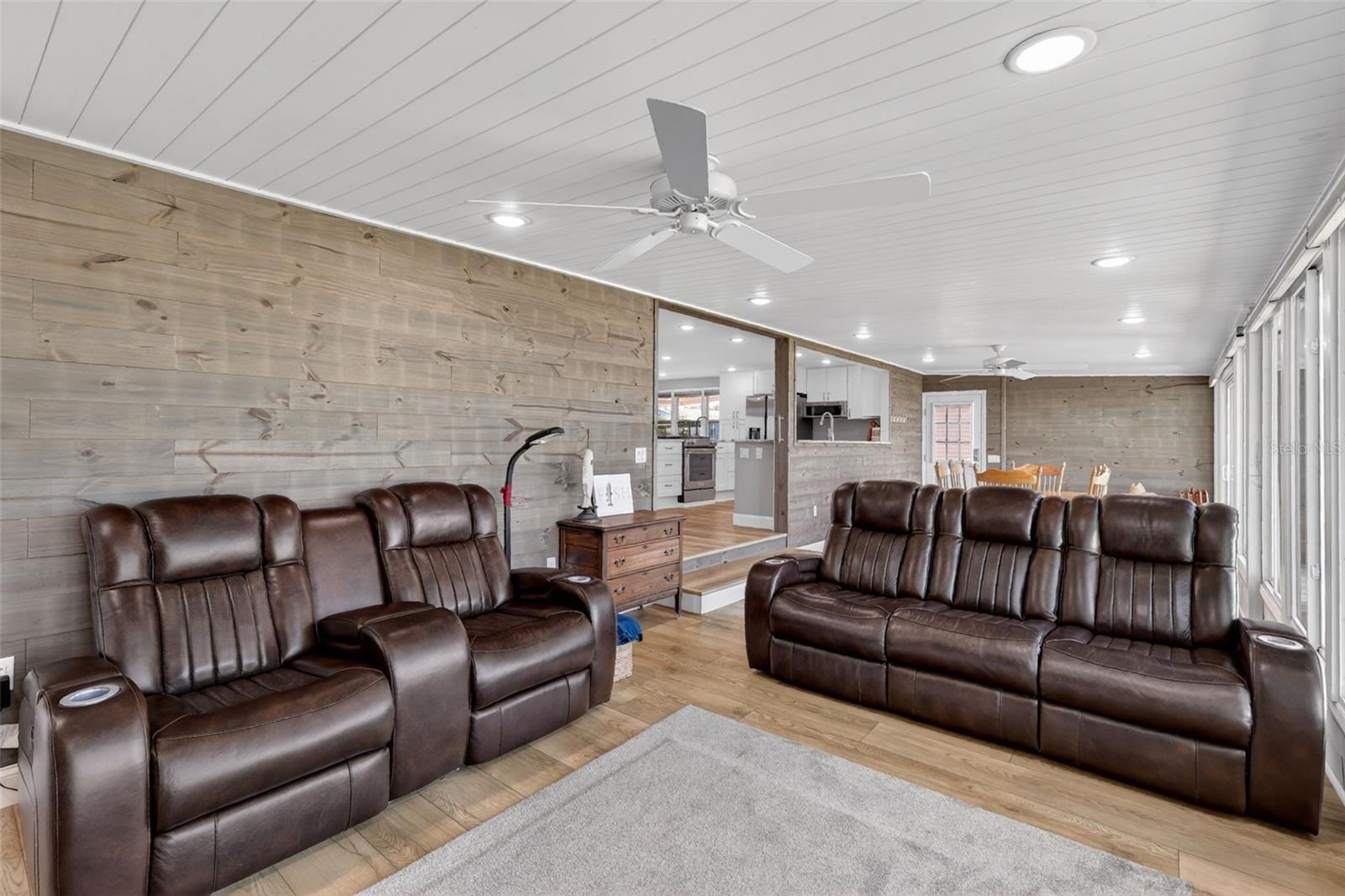 1015 SOUTHLAND DR, TAVARES, FL, 32778