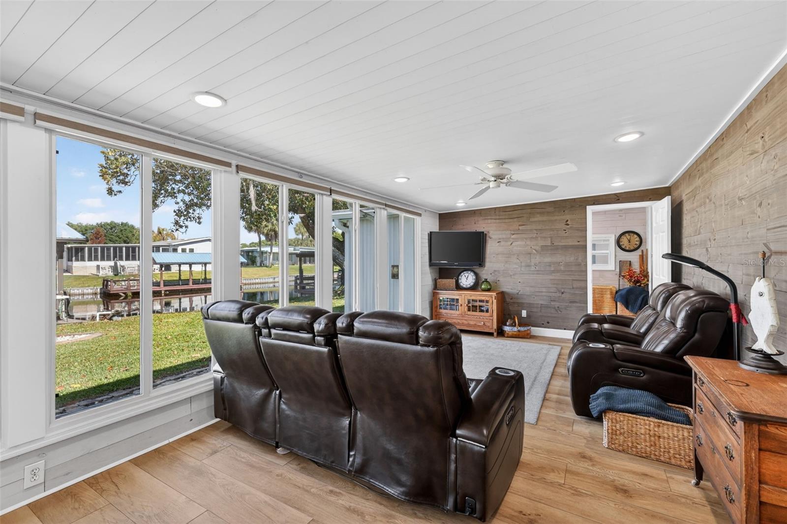 1015 SOUTHLAND DR, TAVARES, FL, 32778