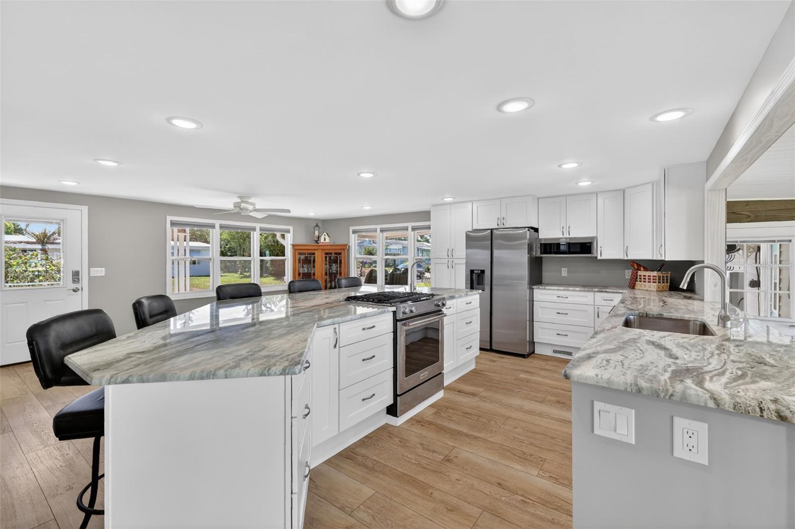 1015 SOUTHLAND DR, TAVARES, FL, 32778