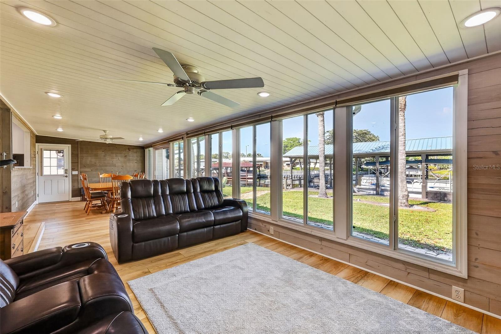 1015 SOUTHLAND DR, TAVARES, FL, 32778